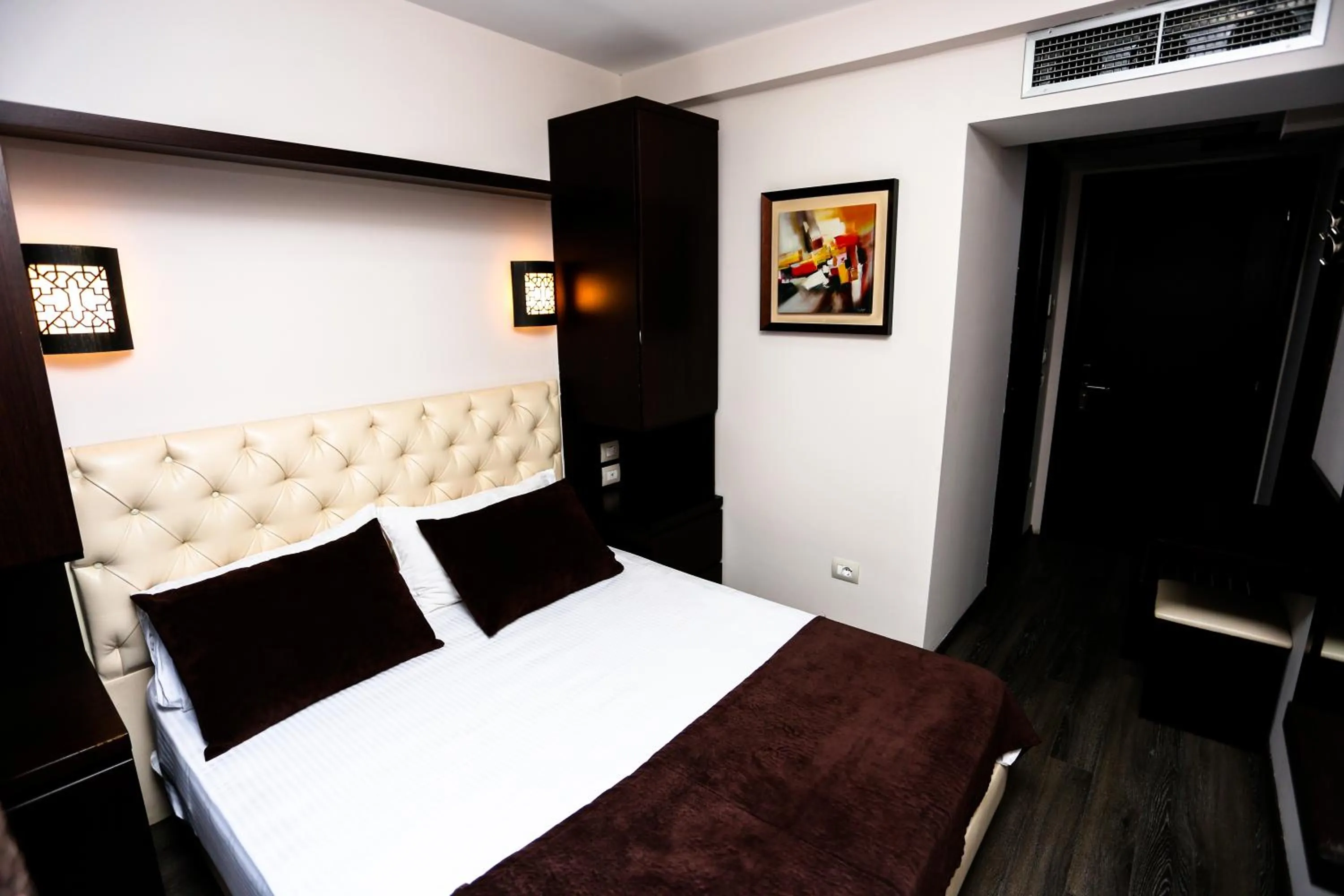 Photo of the whole room, Bed in Hotel Town House