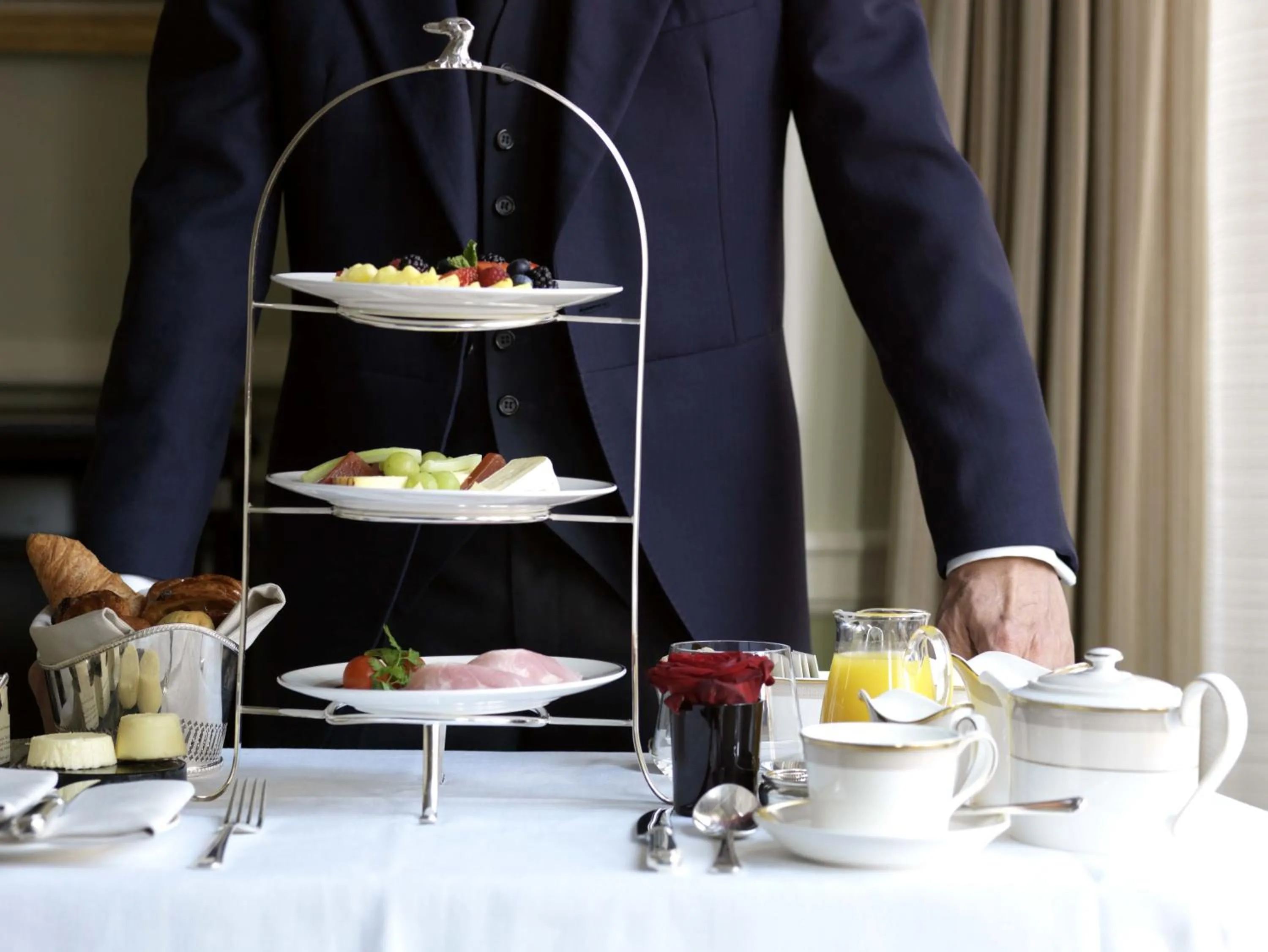 Breakfast in The Connaught, Maybourne