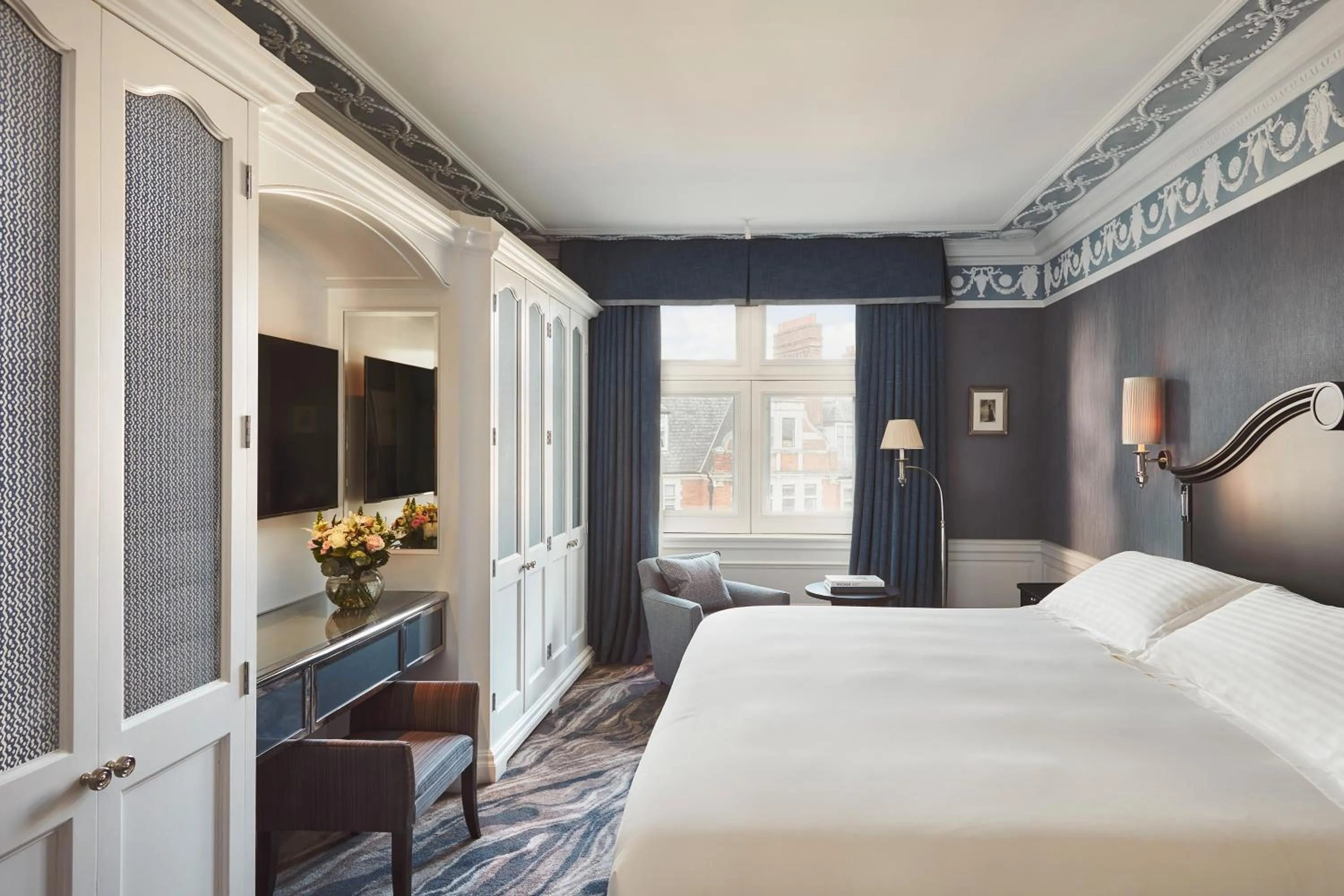 Bedroom, Bed in The Connaught, Maybourne