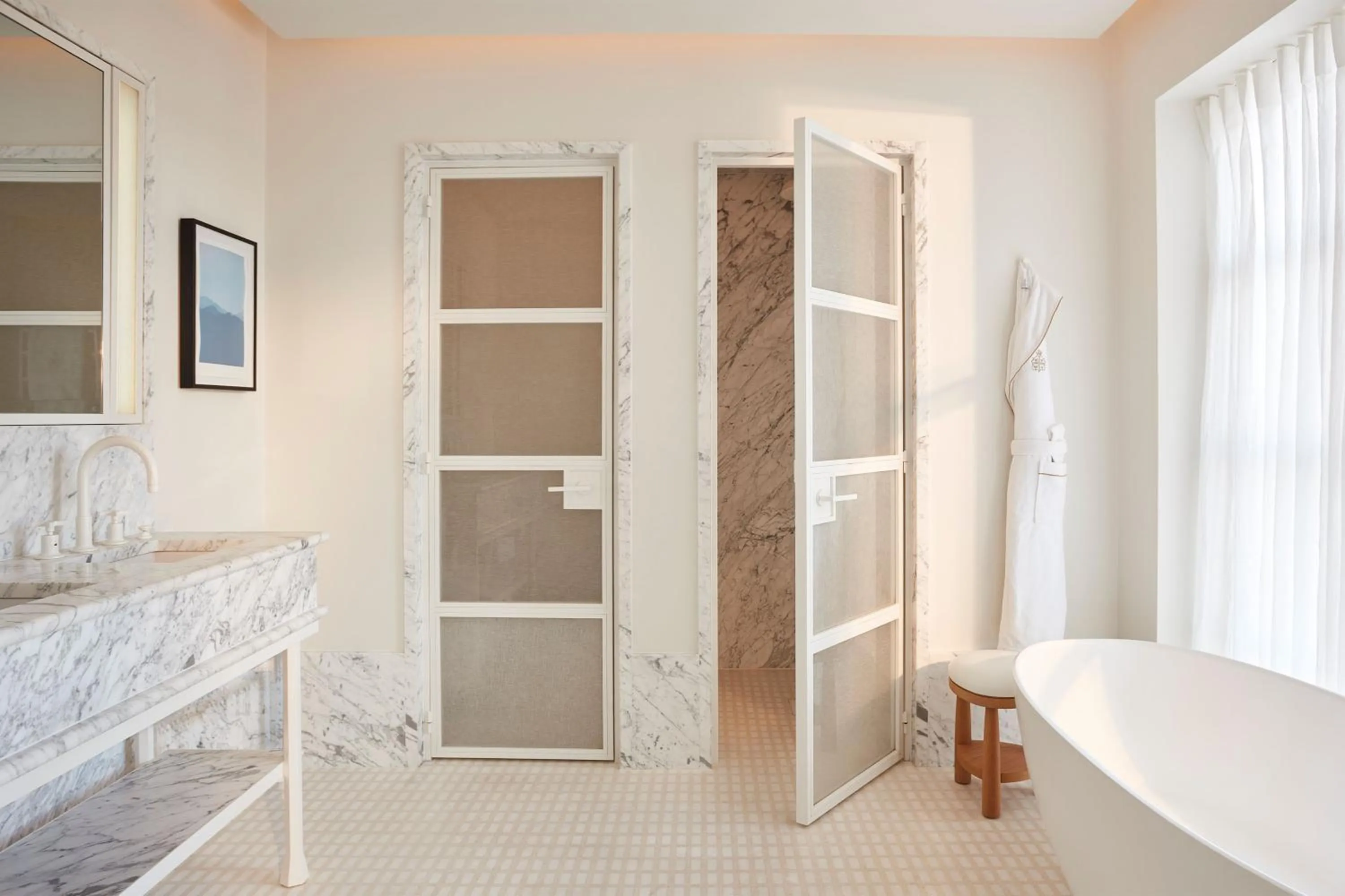 Bathroom, Bed in Claridge's, Maybourne