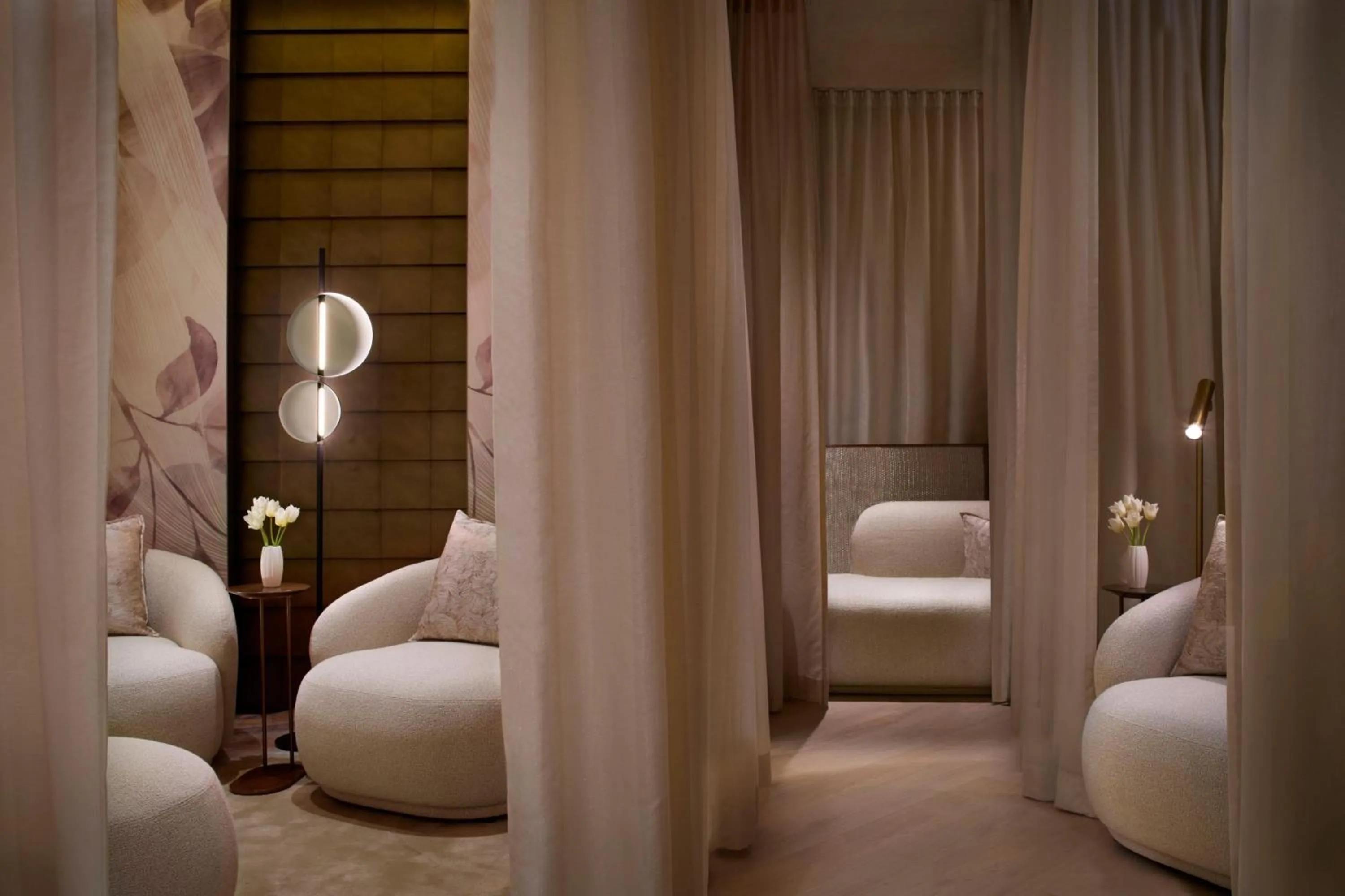 Spa and wellness centre/facilities, Bed in The St. Regis Singapore