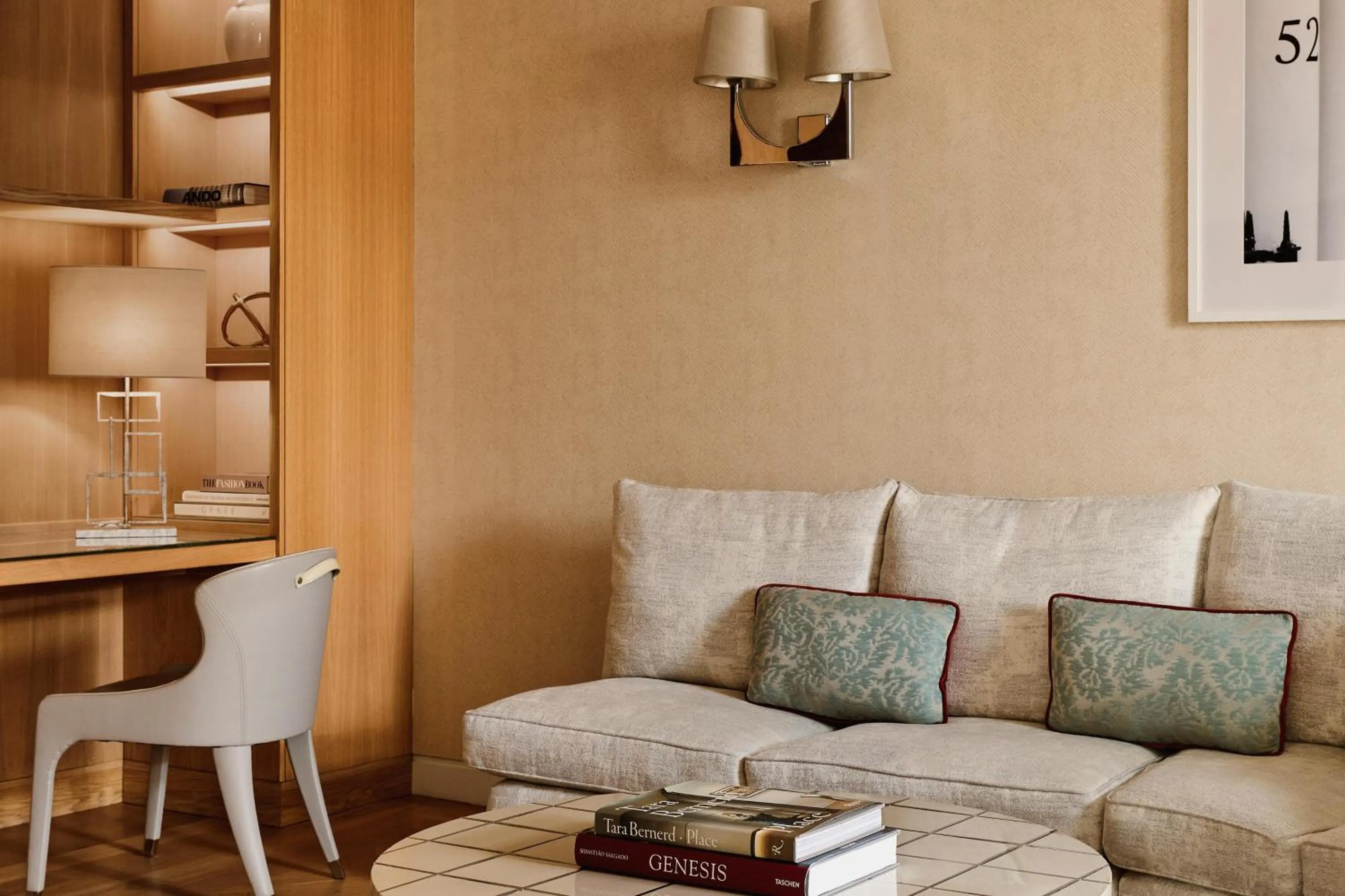 Photo of the whole room in The Berkeley, Maybourne