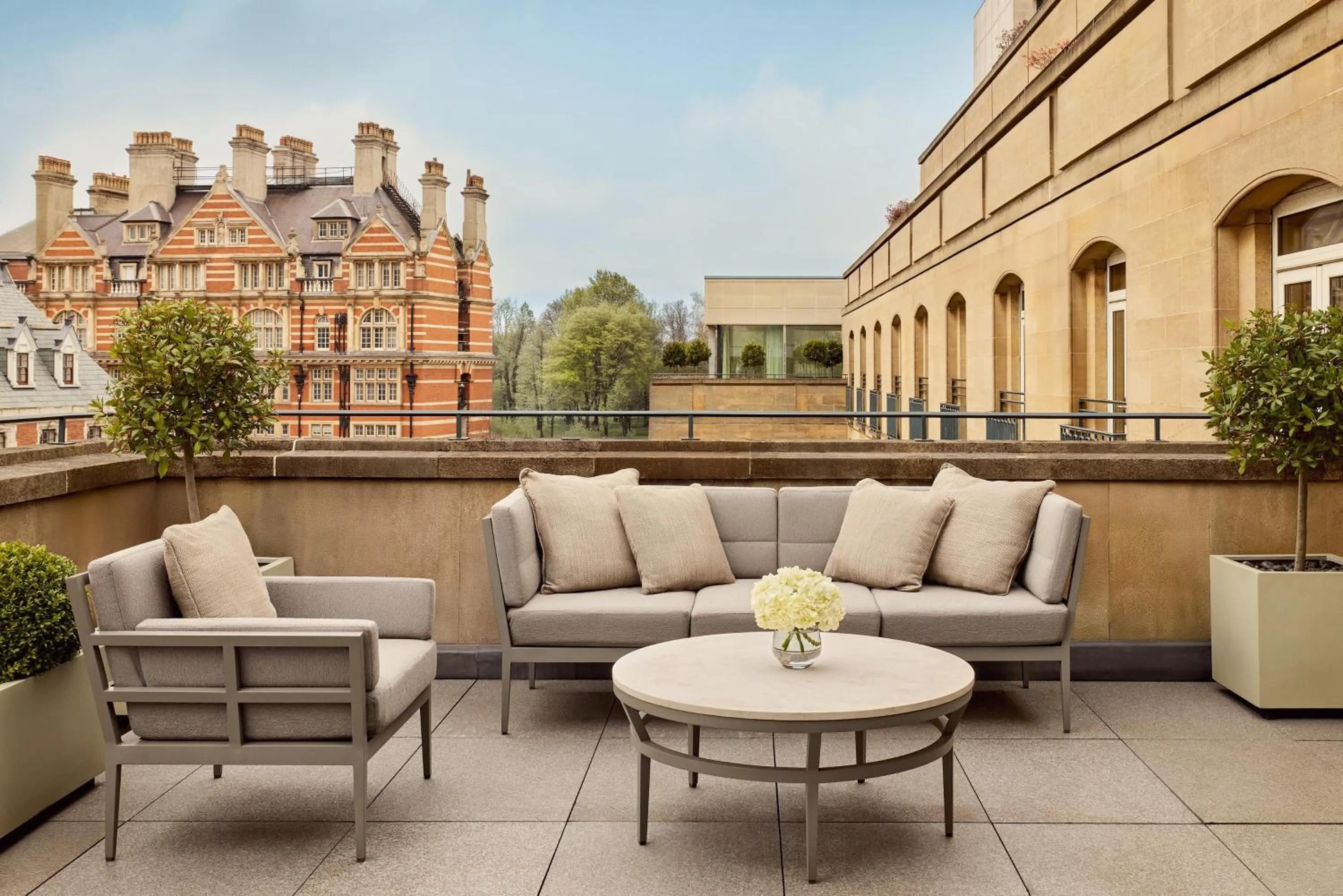 Photo of the whole room in The Berkeley, Maybourne