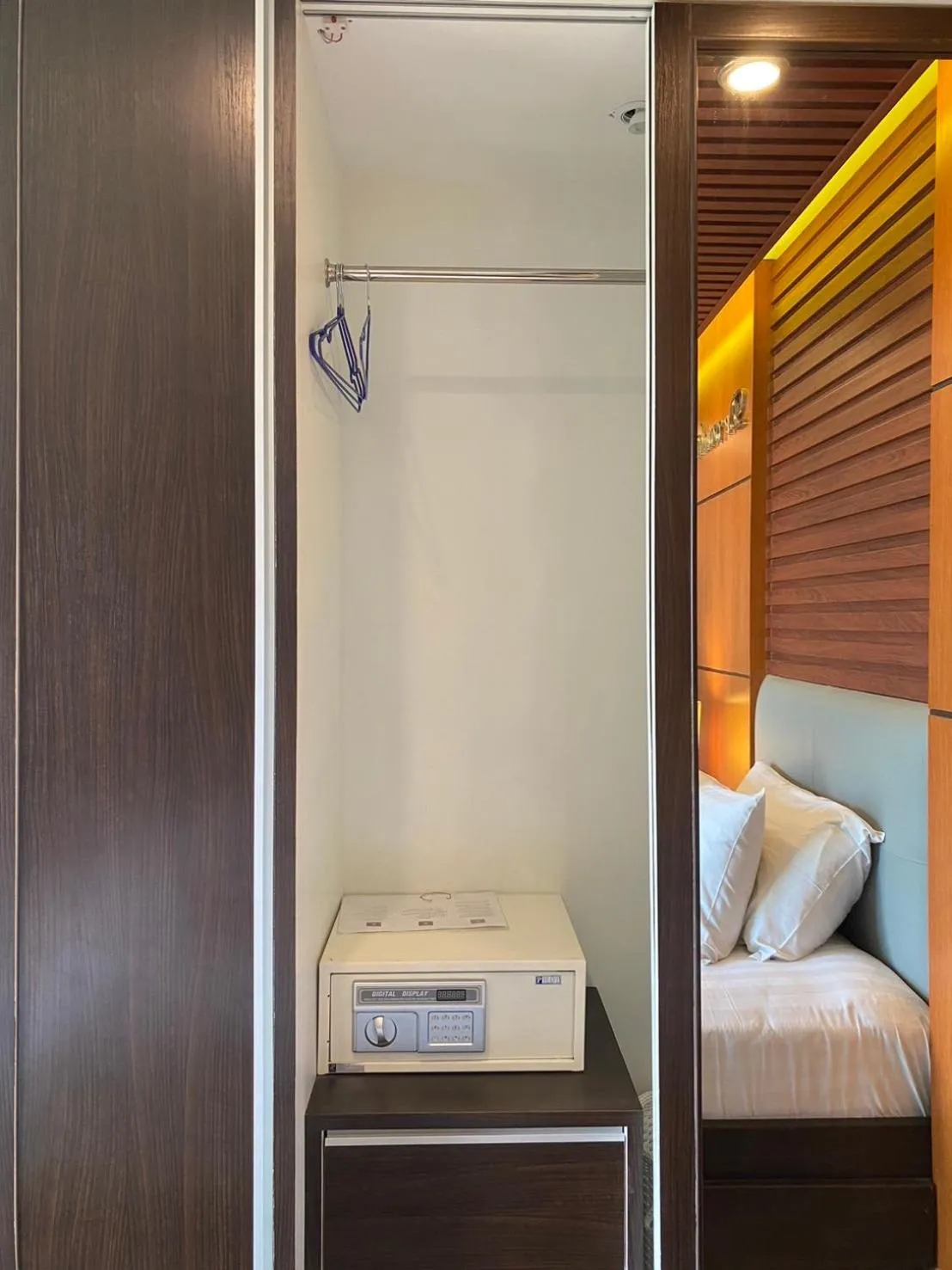 safe, Bed in Hotel De Wualai