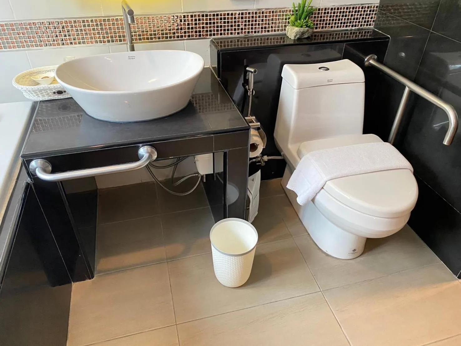 Toilet in Hotel De Wualai