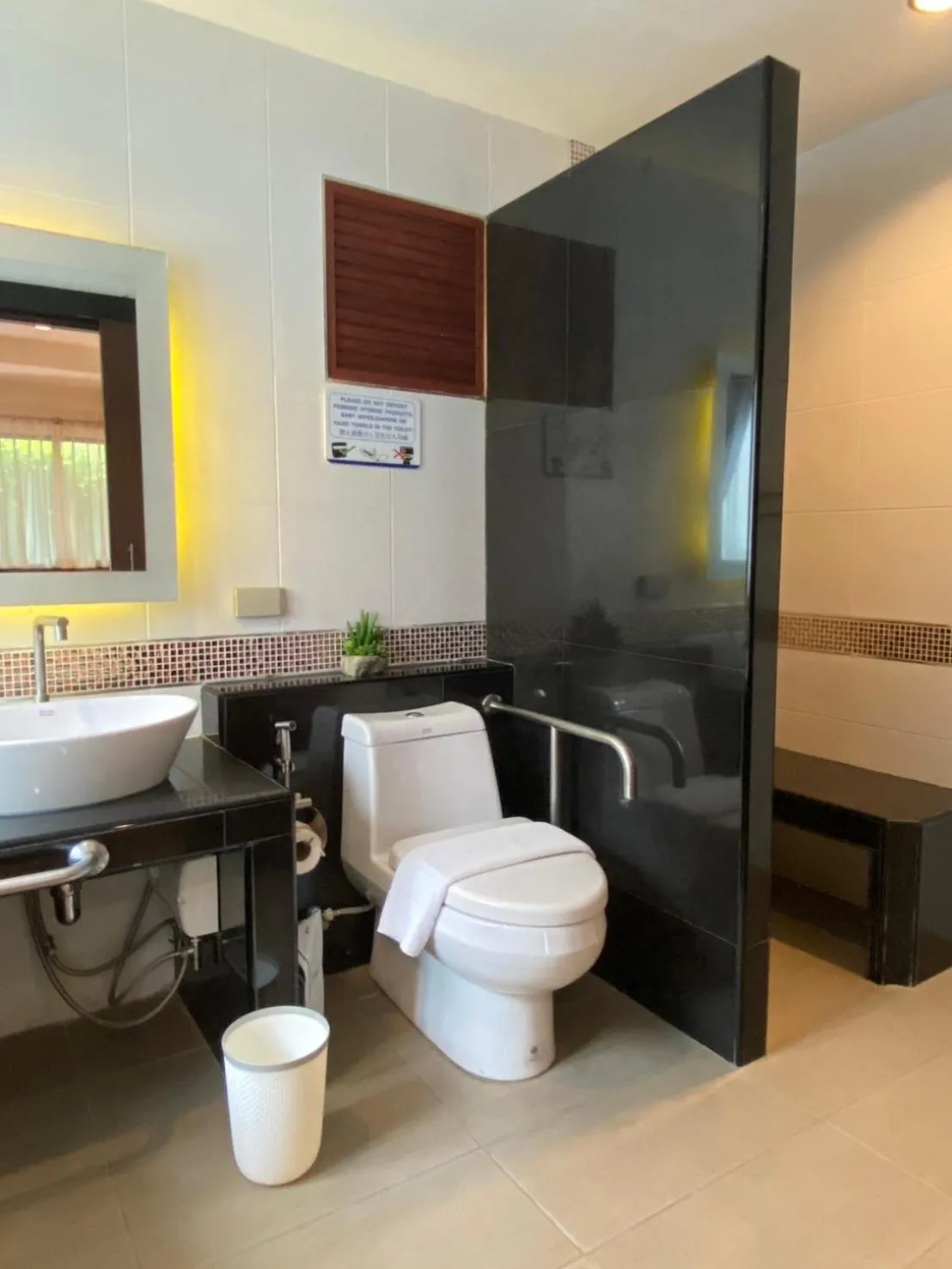 Toilet in Hotel De Wualai