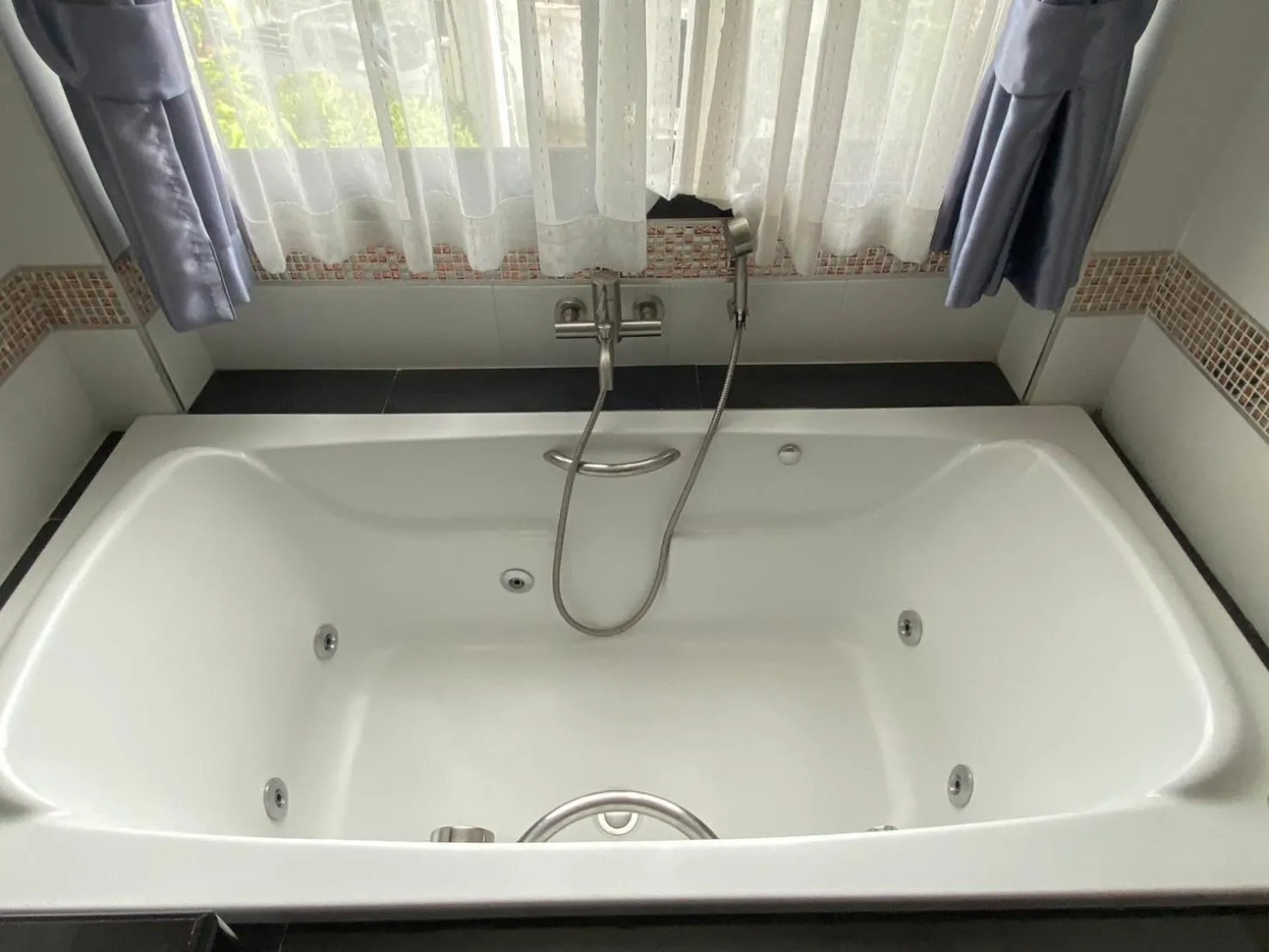 Hot Tub in Hotel De Wualai