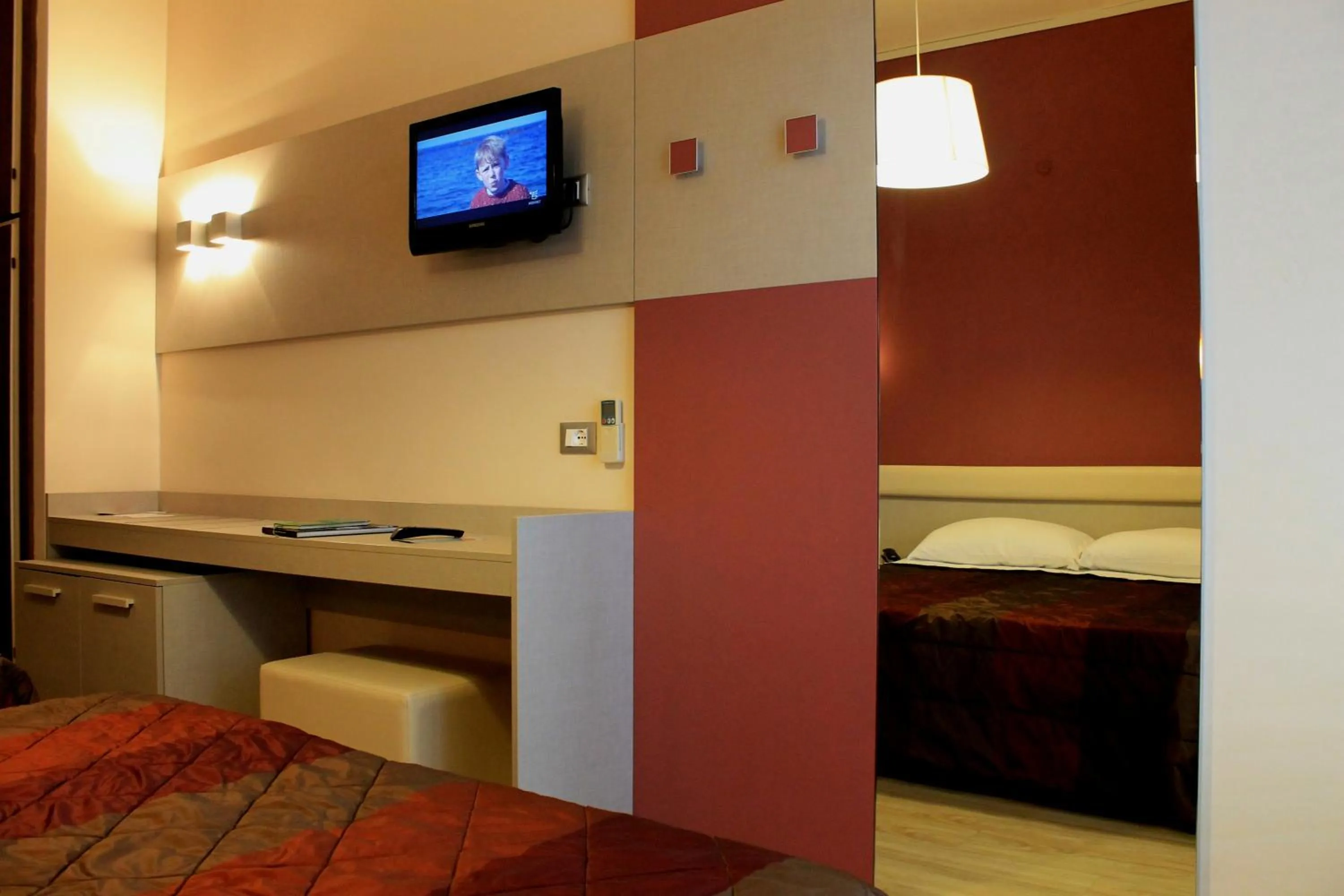 TV and multimedia, Bed in Hotel Astor B&B