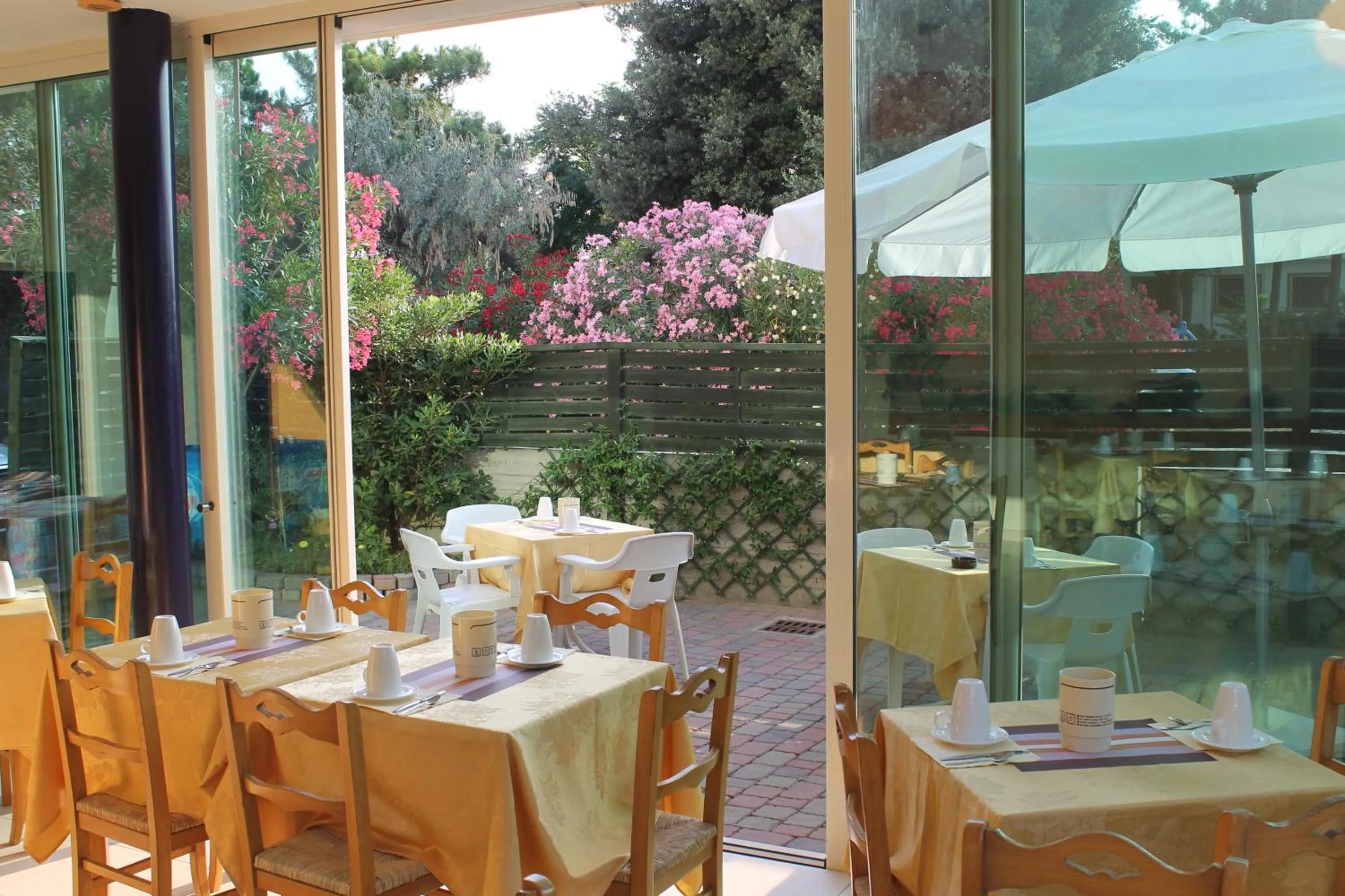 Restaurant/places to eat in Hotel Astor B&B