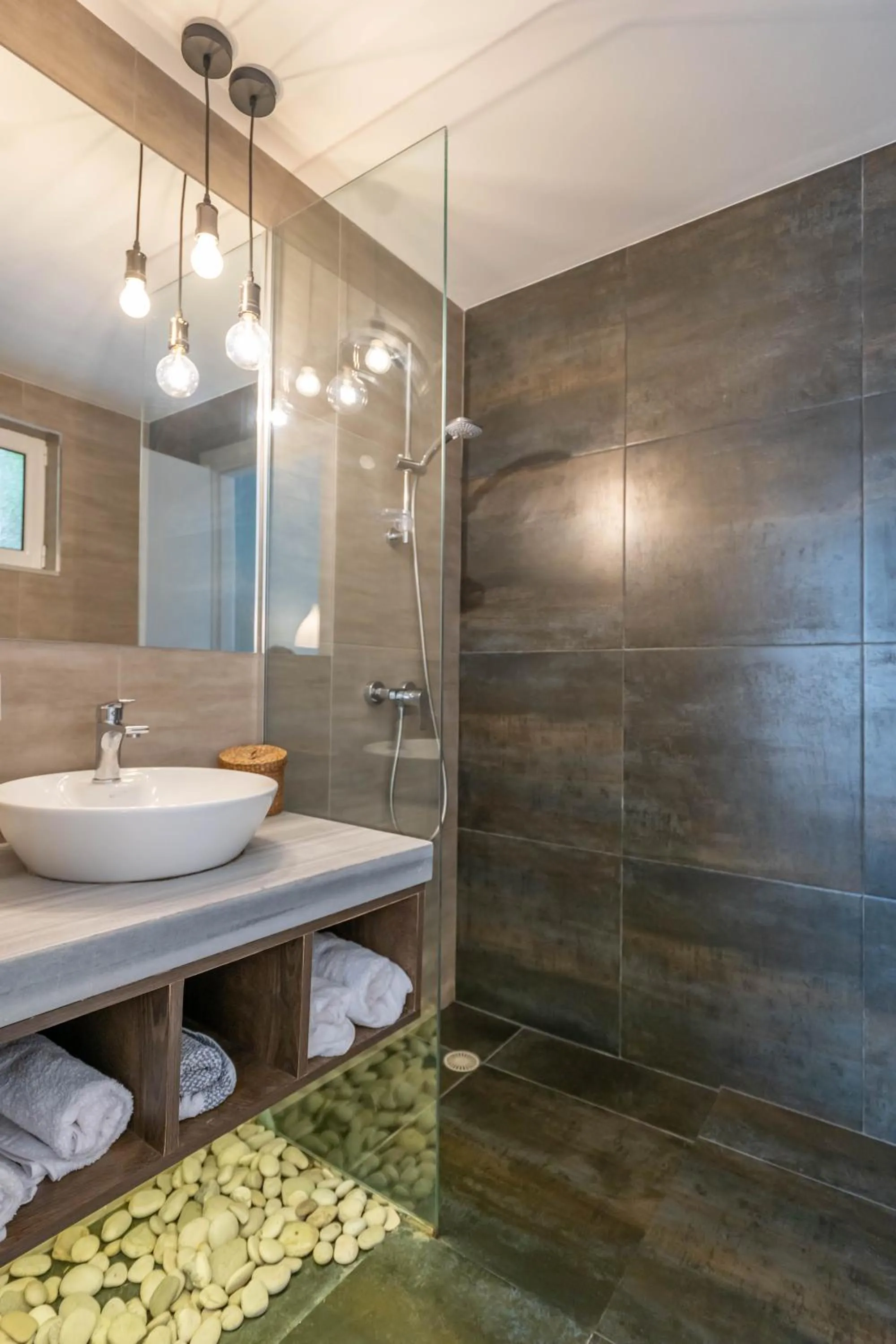 Shower in Kanes Bohemian Boutique Hotel