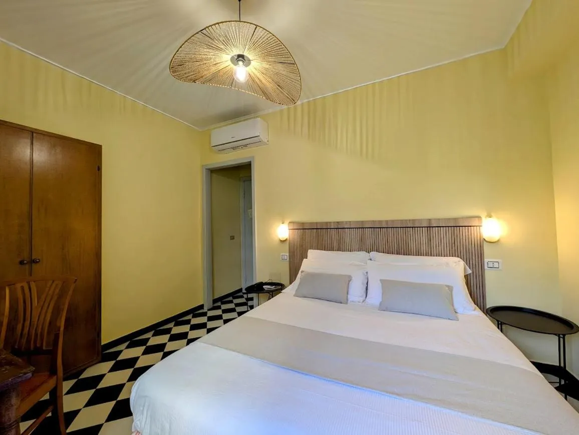 Bed in Villa Fieschi Boutique Hotel