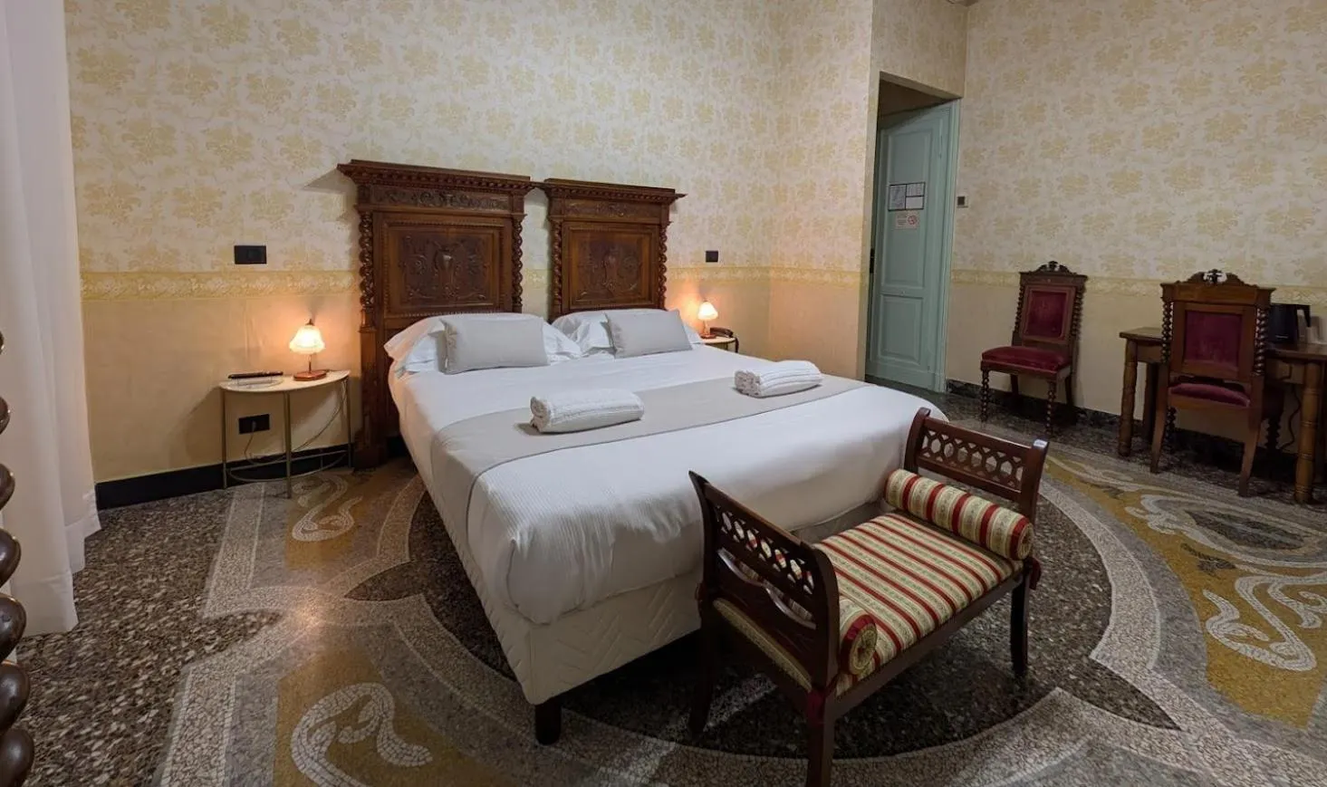 Bed in Villa Fieschi Boutique Hotel