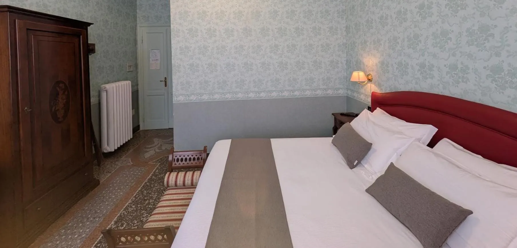 Bed in Villa Fieschi Boutique Hotel
