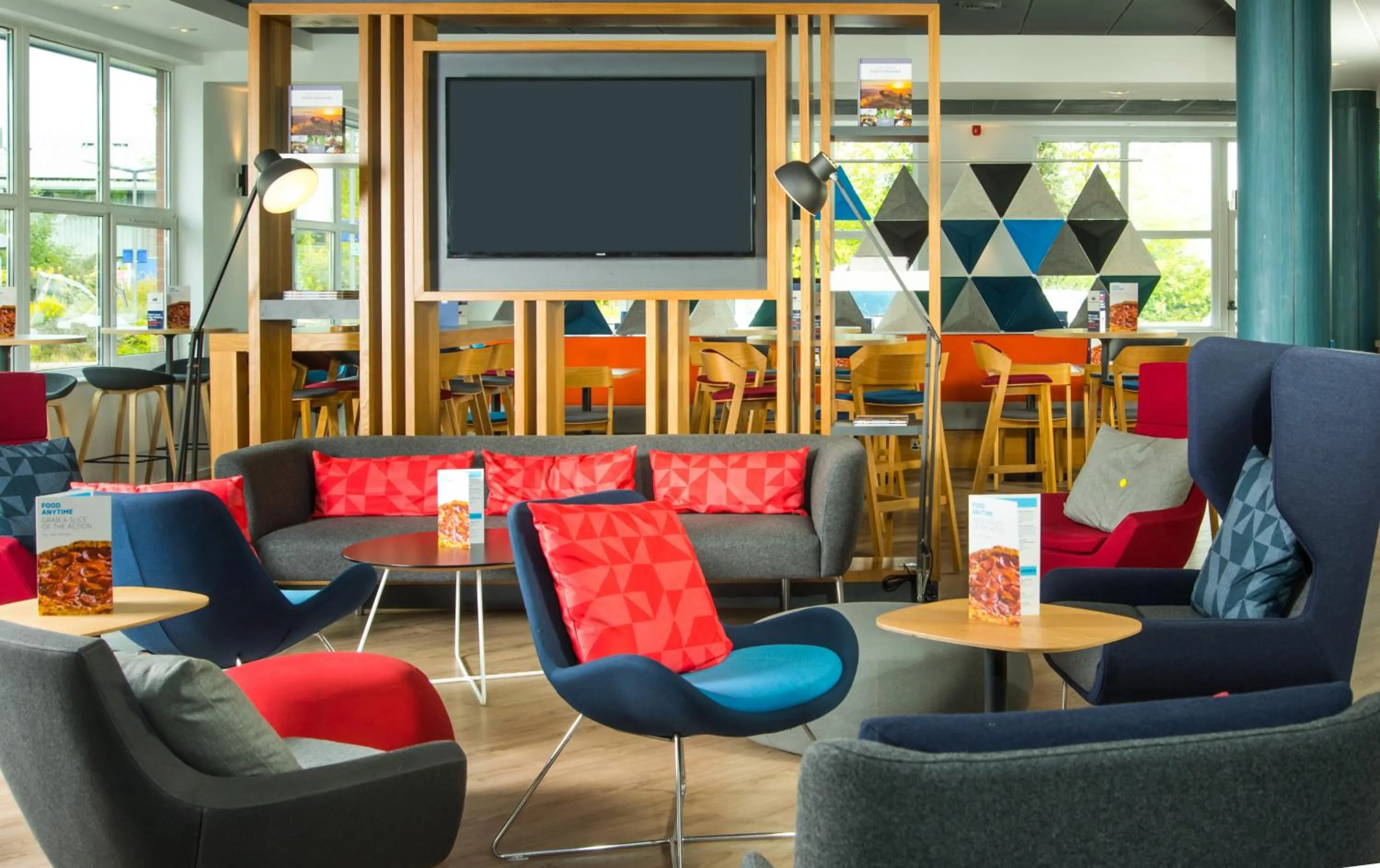 Restaurant/places to eat in Holiday Inn Express Burton Upon Trent by IHG