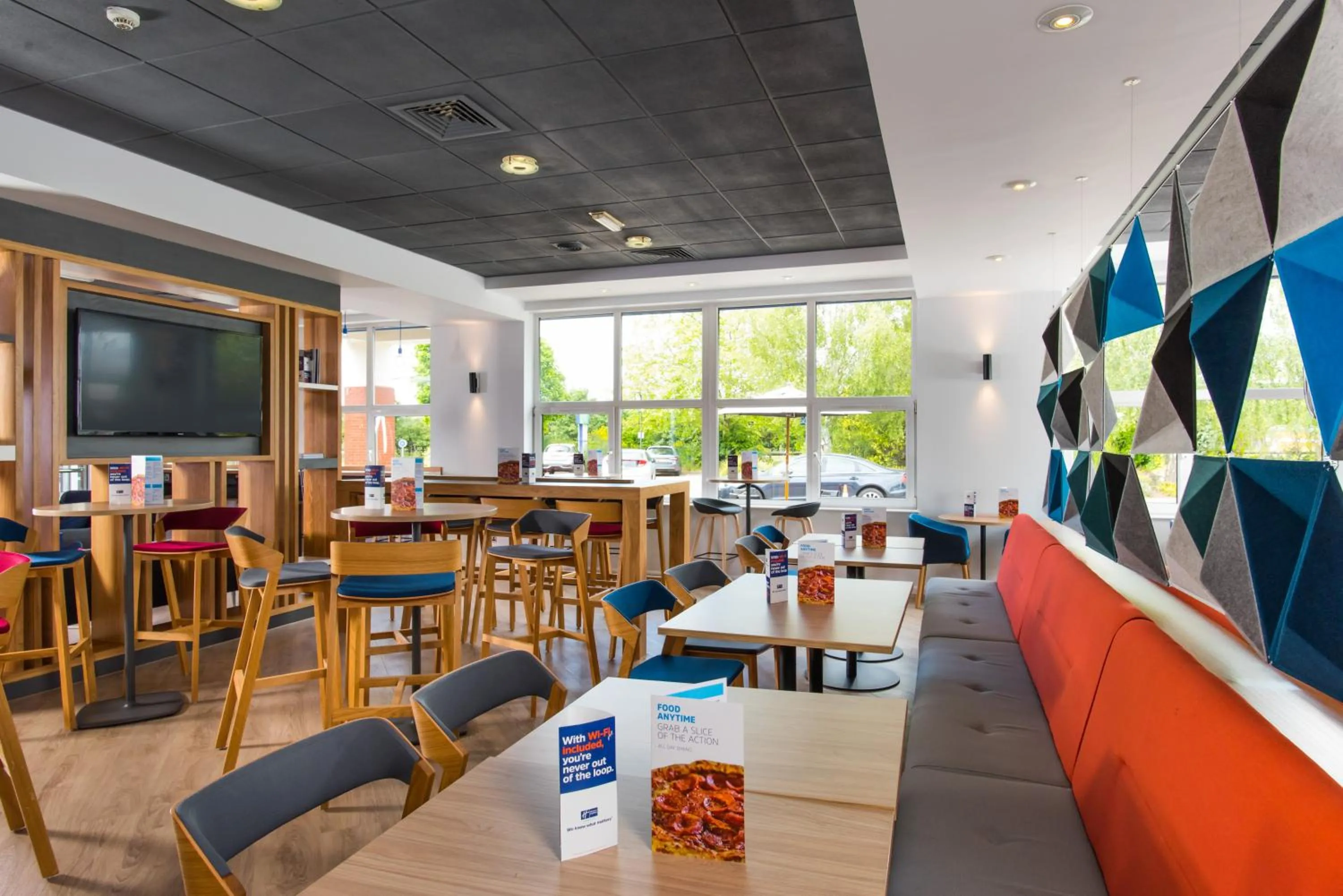 Restaurant/places to eat in Holiday Inn Express Burton Upon Trent by IHG