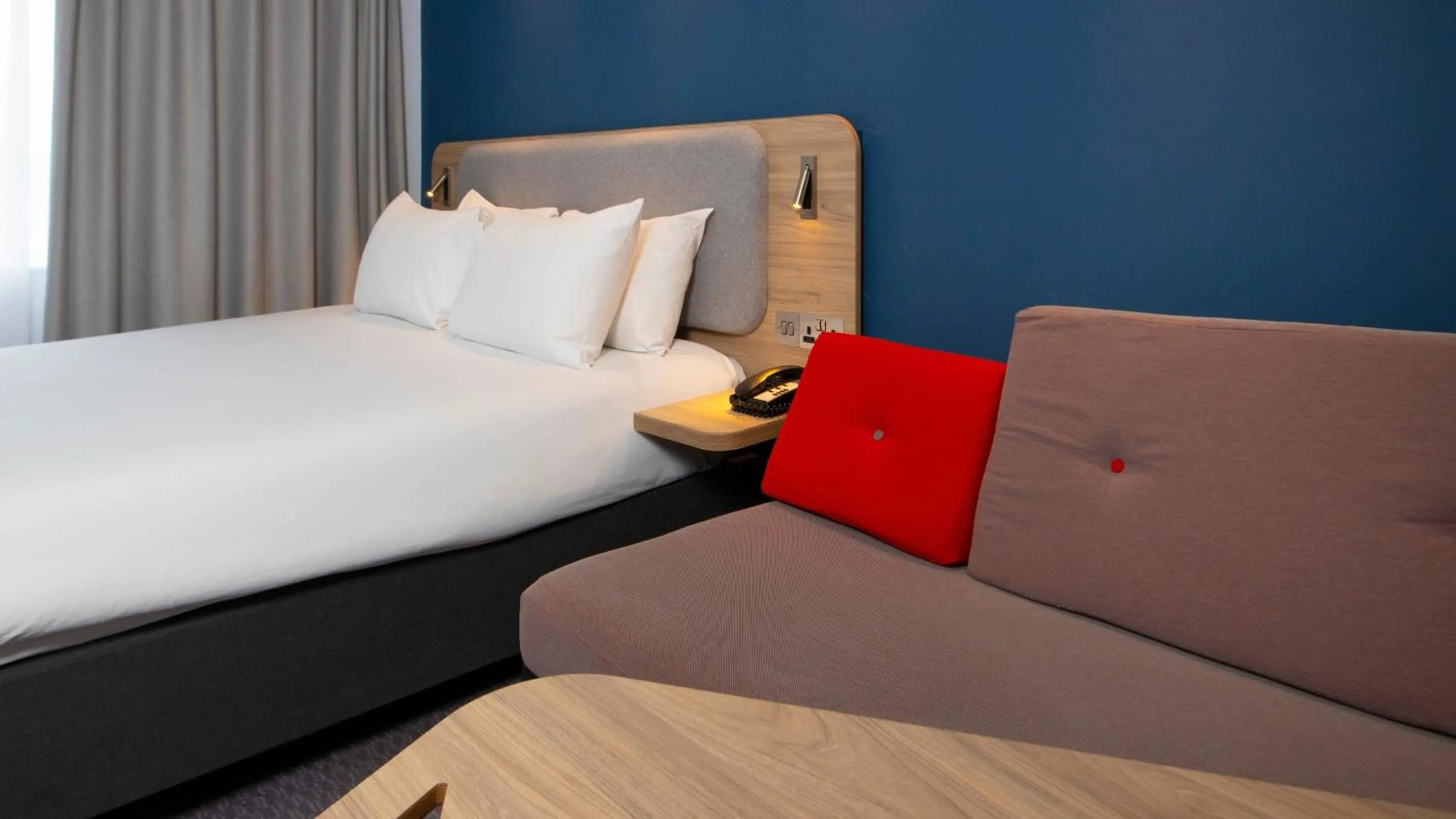 Photo of the whole room, Bed in Holiday Inn Express Burton Upon Trent by IHG