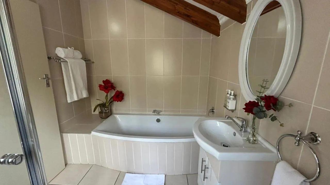 Shower in La Barune Guest House