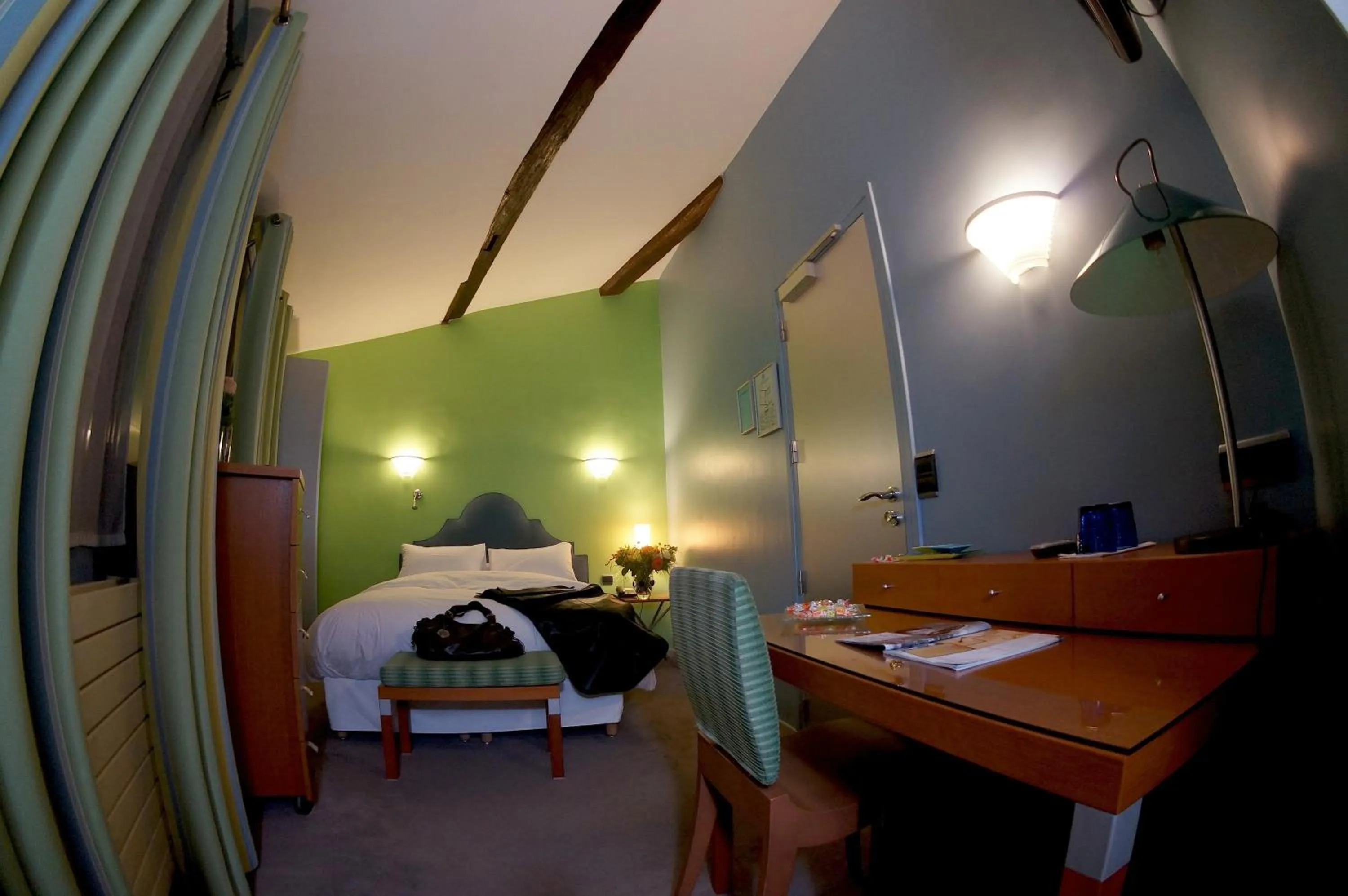 Photo of the whole room, Bed in Hotel Danemark