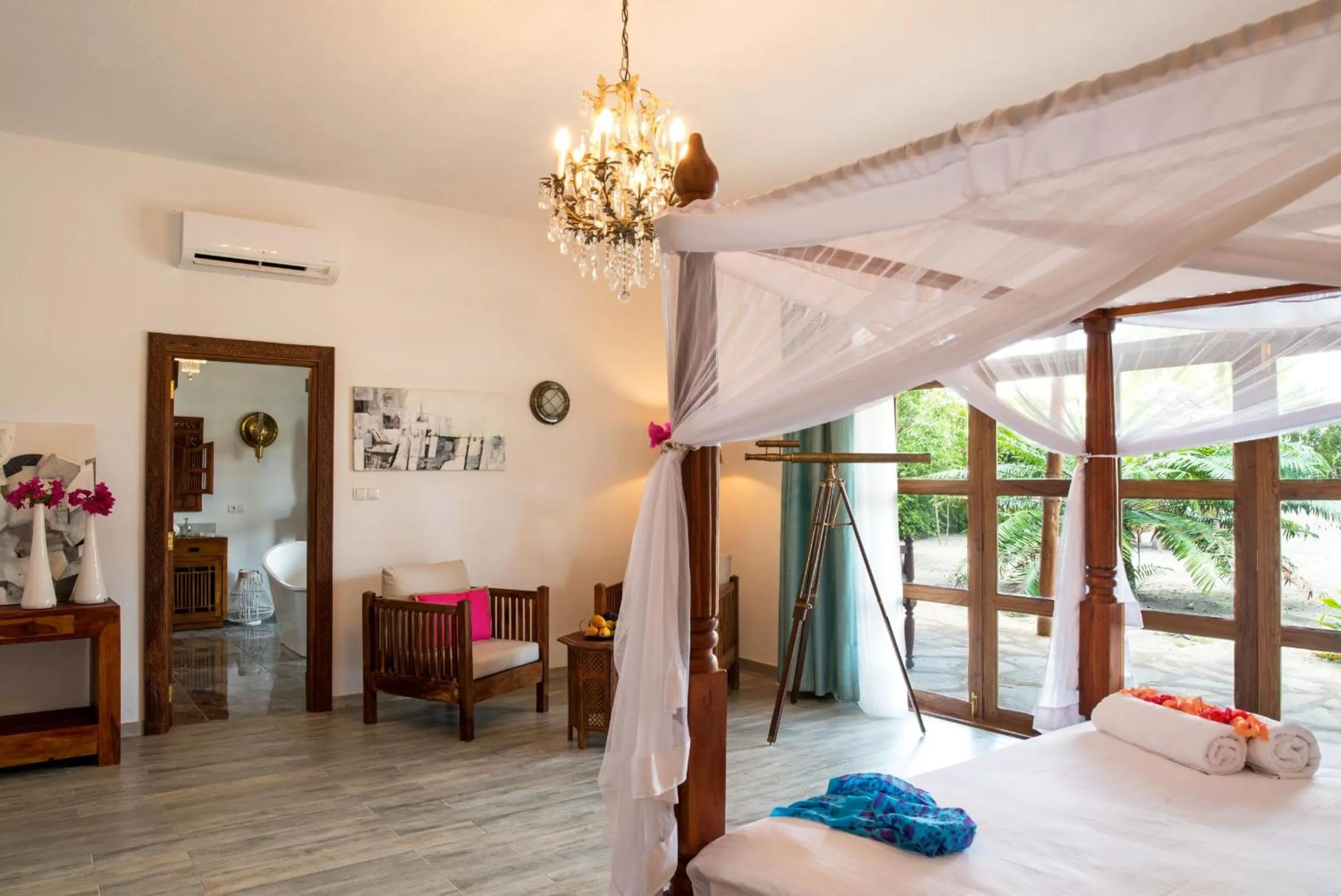 Photo of the whole room, Bed in Tikitam Palms Boutique Hotel