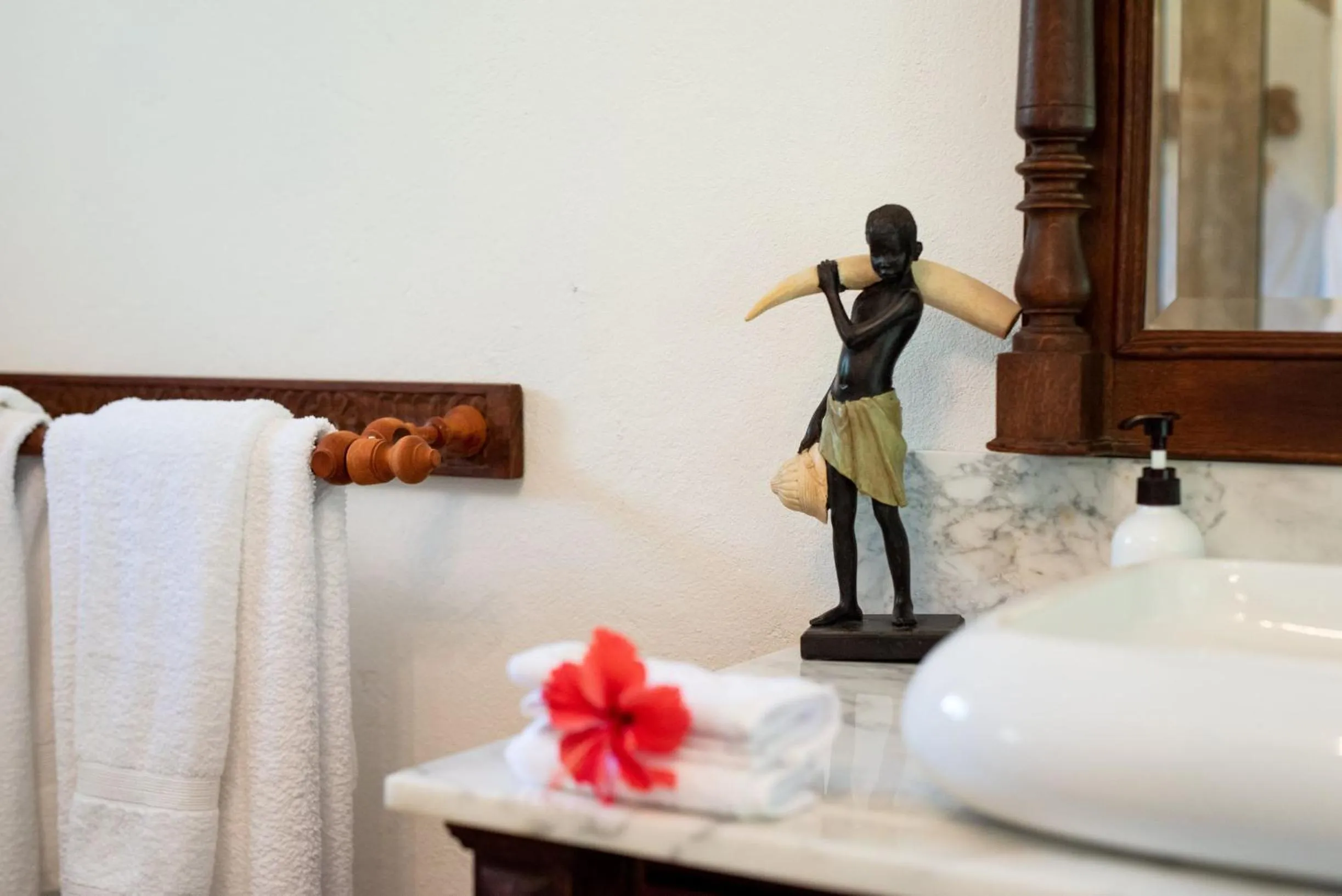 Decorative detail, Bed in Tikitam Palms Boutique Hotel