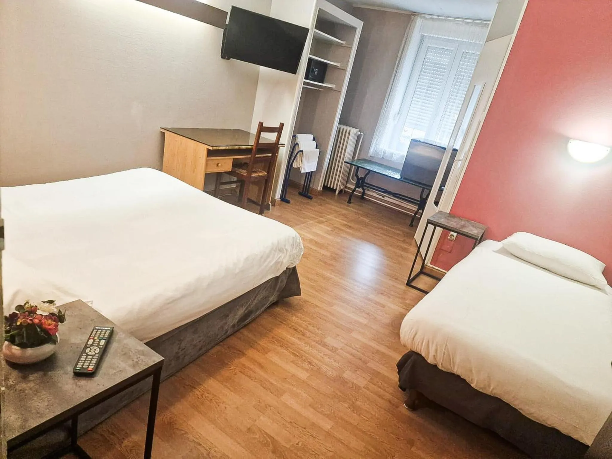 Bed in Hotel de l'Academie Place Stanislas, Nancy Centre , Gare et Congrés