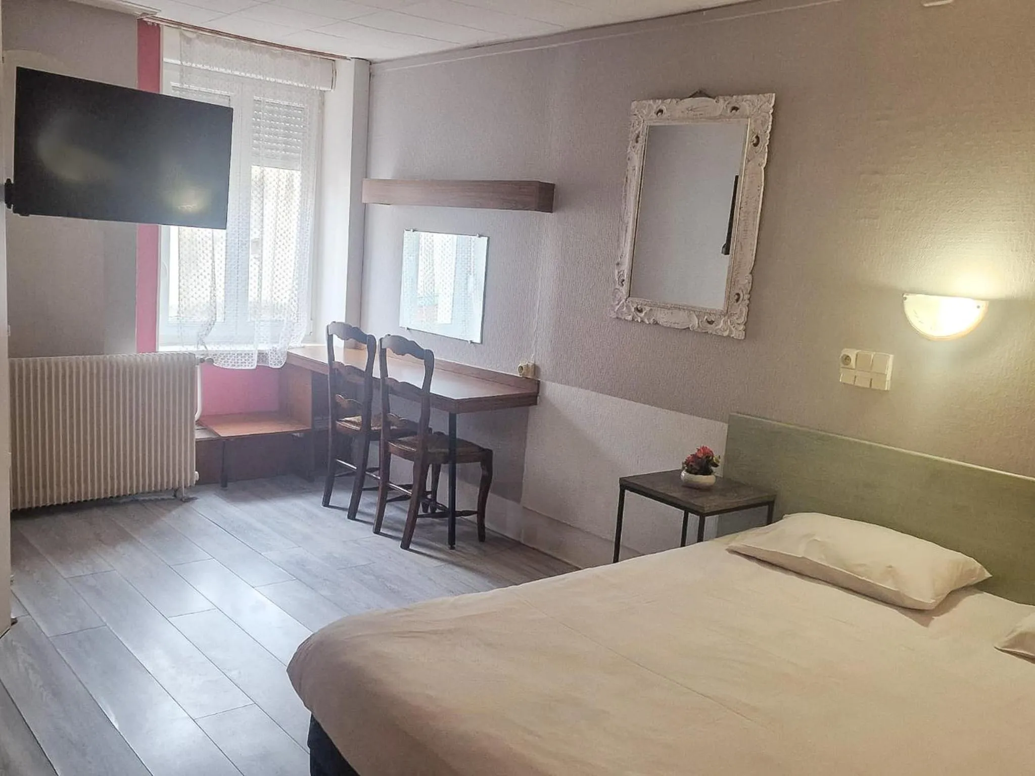 Bed in Hotel de l'Academie Place Stanislas, Nancy Centre , Gare et Congrés