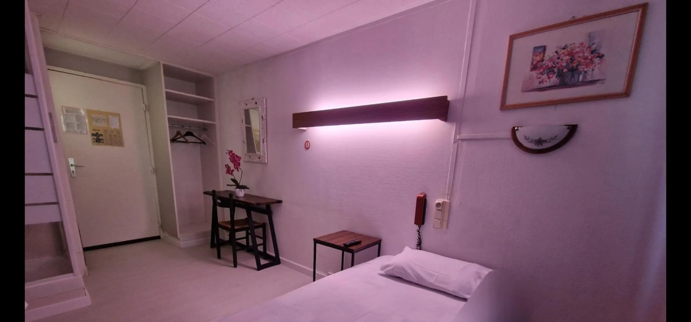 Bedroom, Bed in Hotel de l'Academie Place Stanislas, Nancy Centre , Gare et Congrés