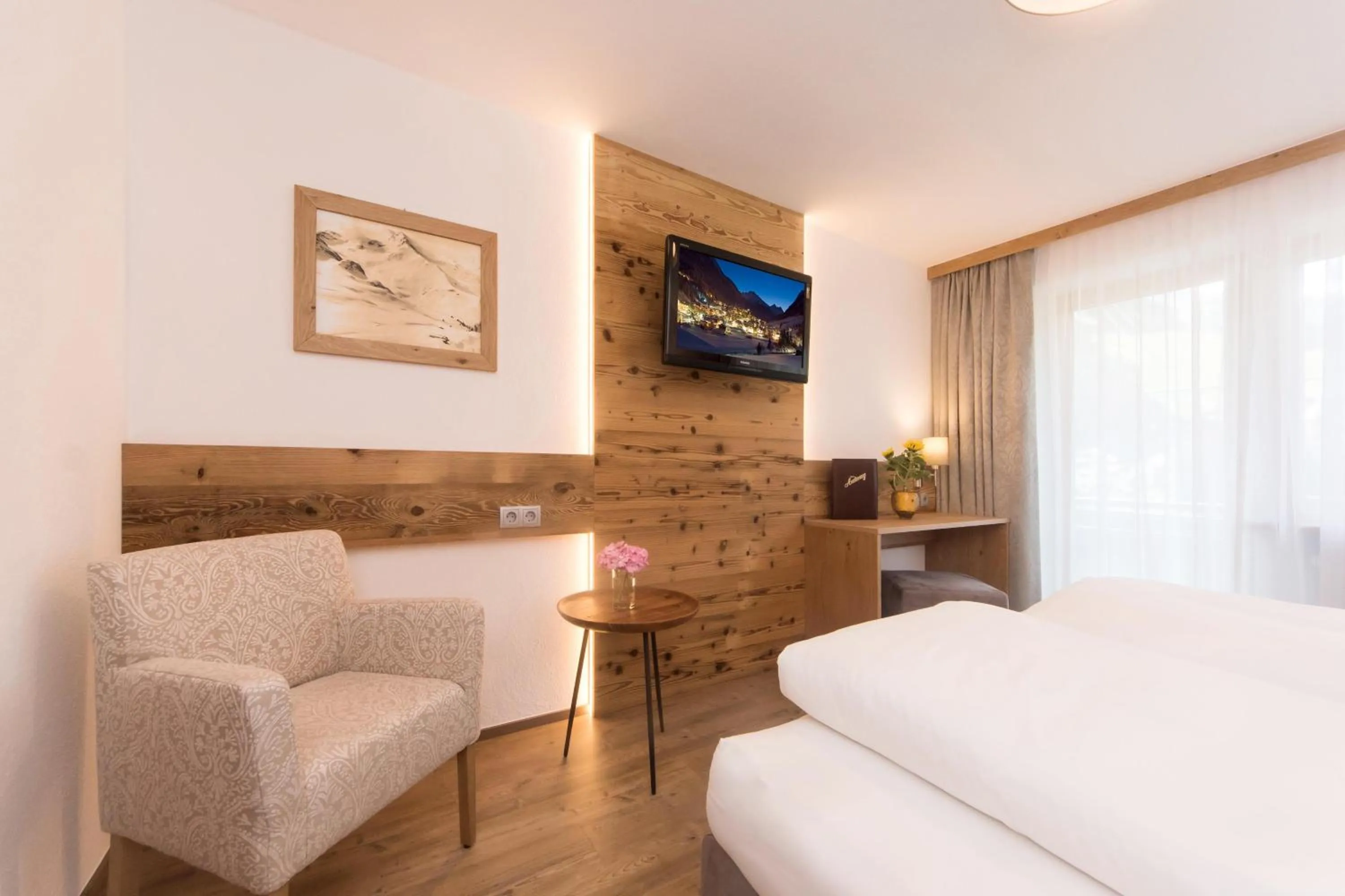 TV and multimedia, Bed in Hotel Antony