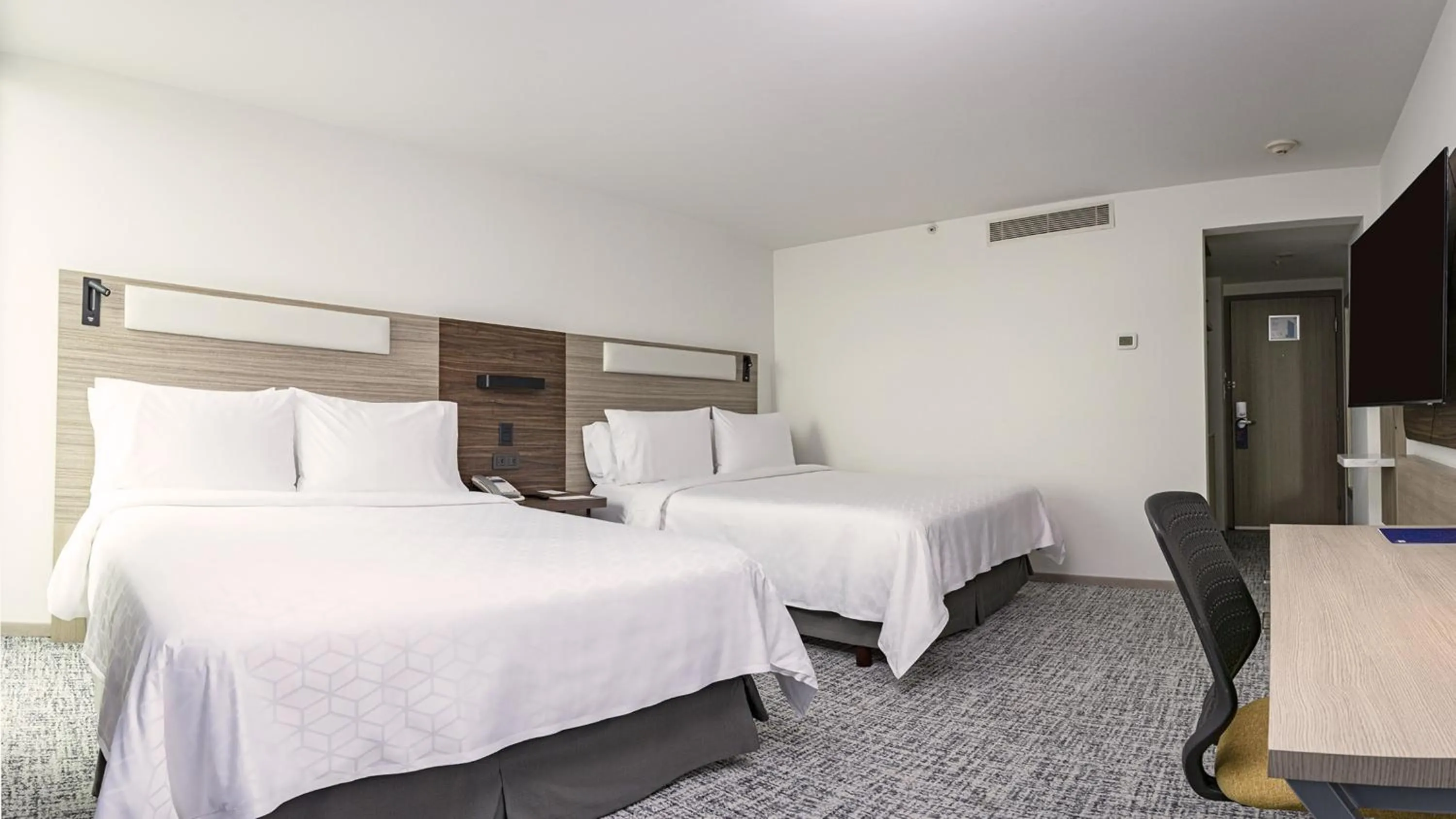 Photo of the whole room, Bed in Holiday Inn Express Toluca Galerias Metepec by IHG