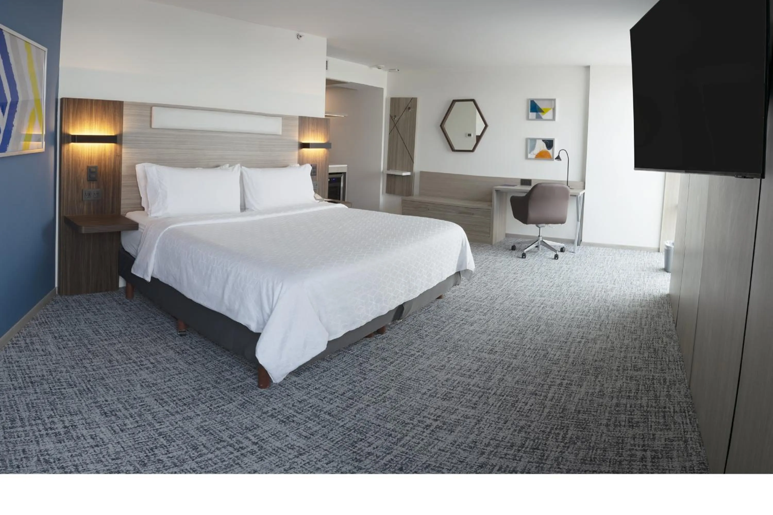 Photo of the whole room, Bed in Holiday Inn Express Toluca Galerias Metepec by IHG