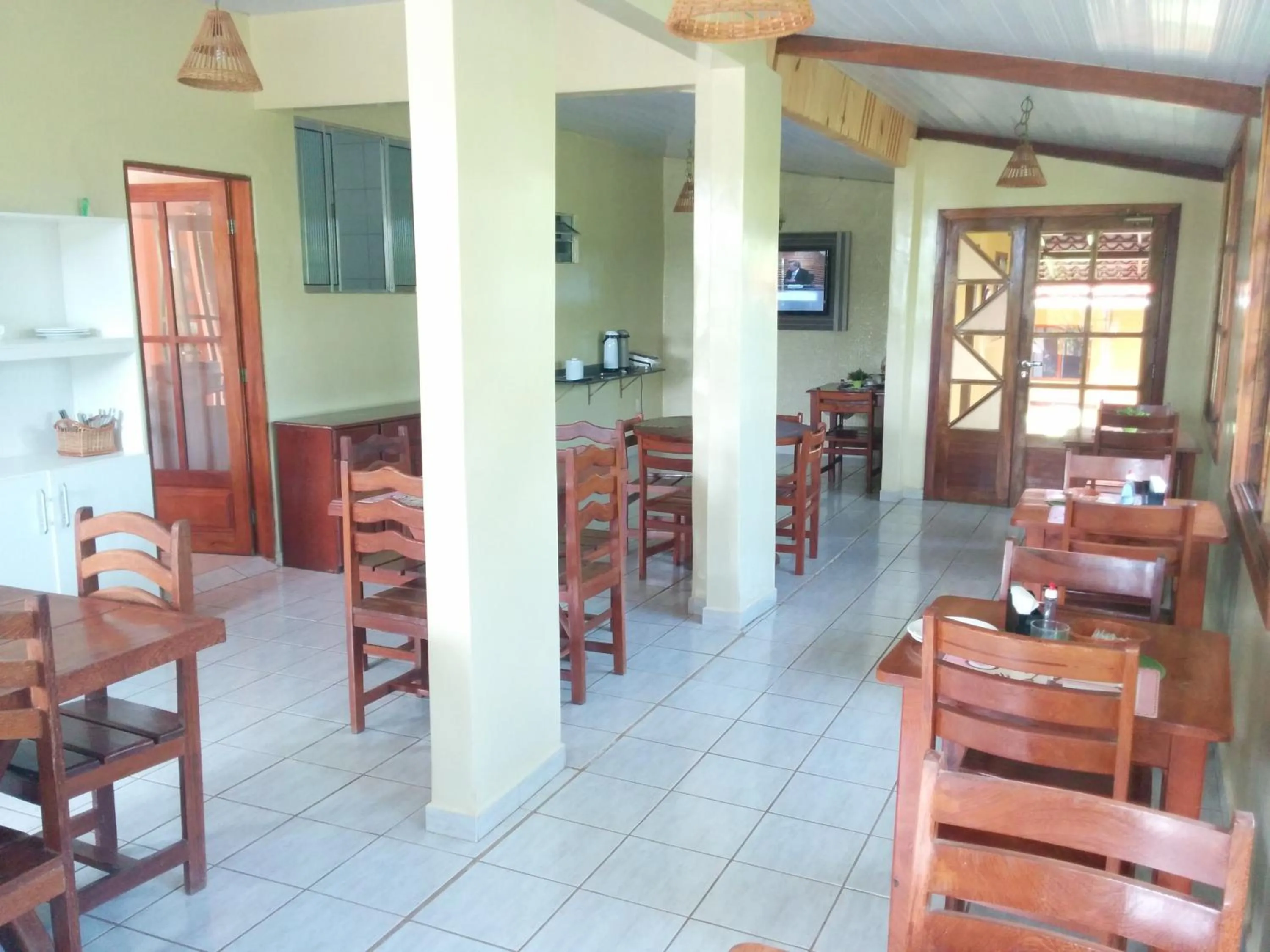 Restaurant/places to eat in Pousada Mabuya