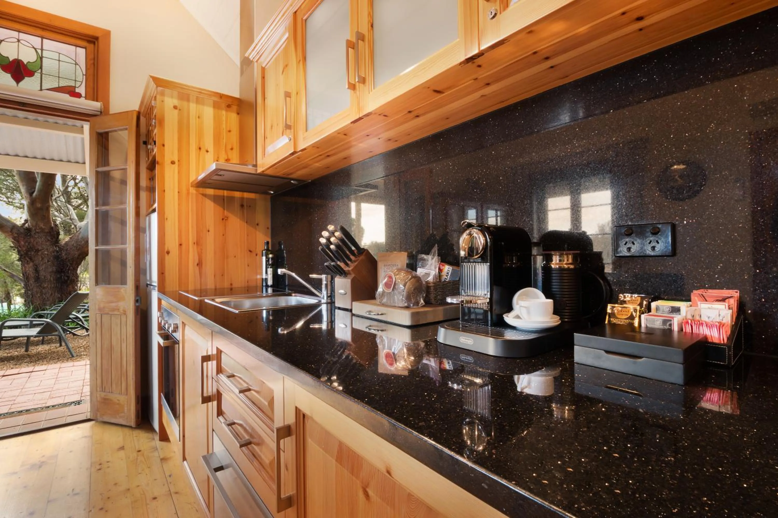 Kitchen or kitchenette in Stonewell Cottages and Vineyards