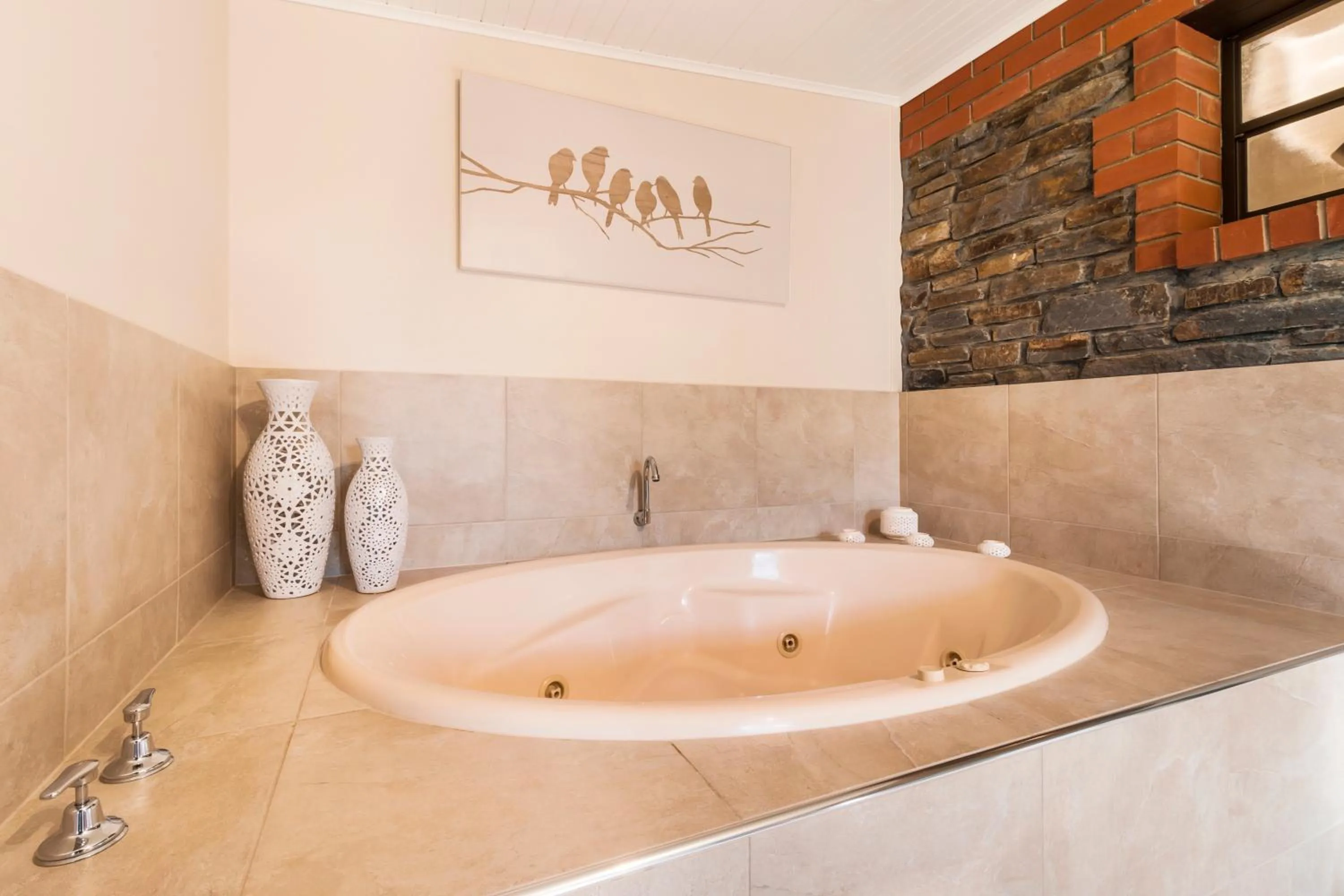 Bathroom in Stonewell Cottages and Vineyards
