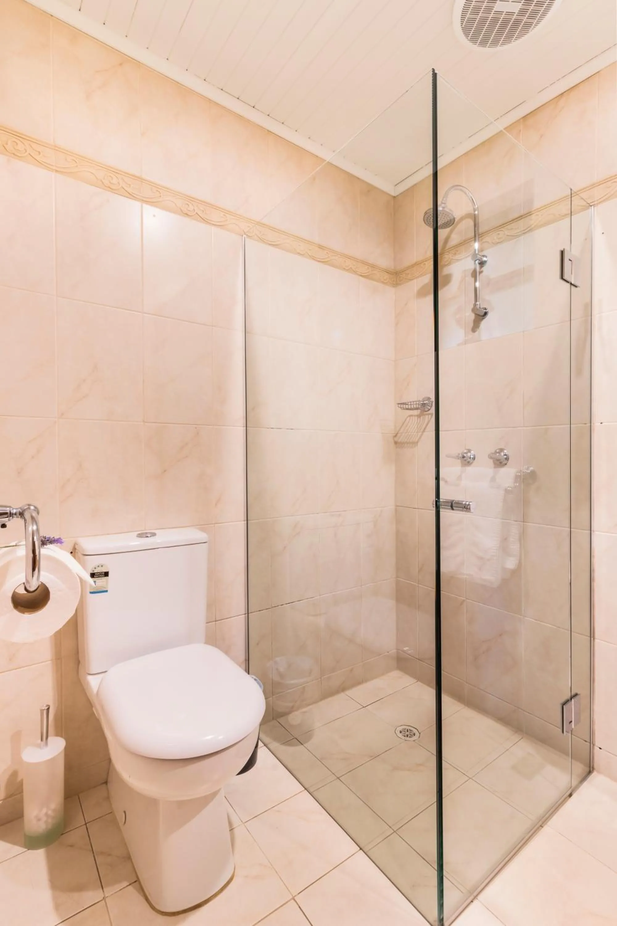 Bathroom in Stonewell Cottages and Vineyards