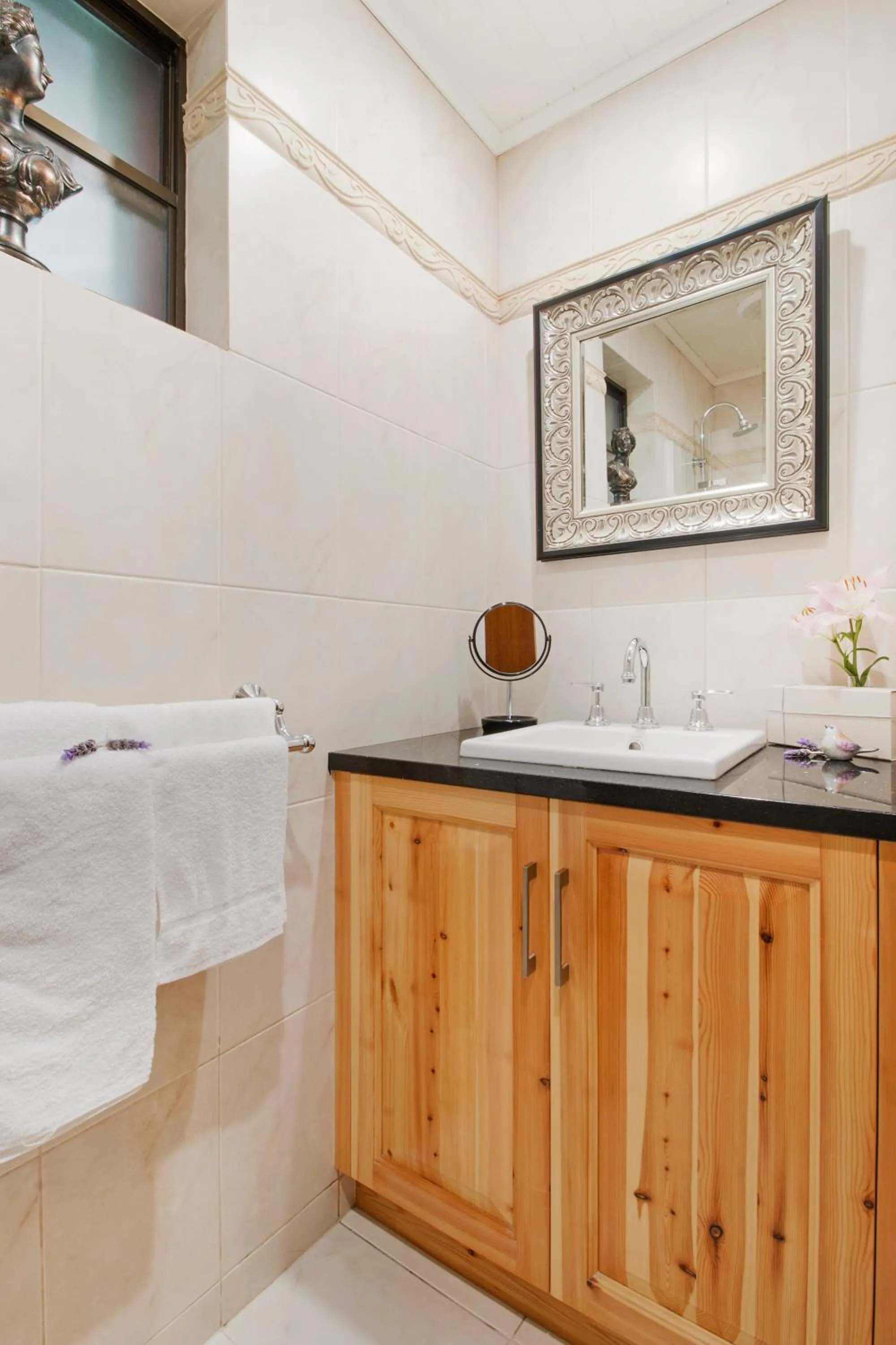 Bathroom in Stonewell Cottages and Vineyards