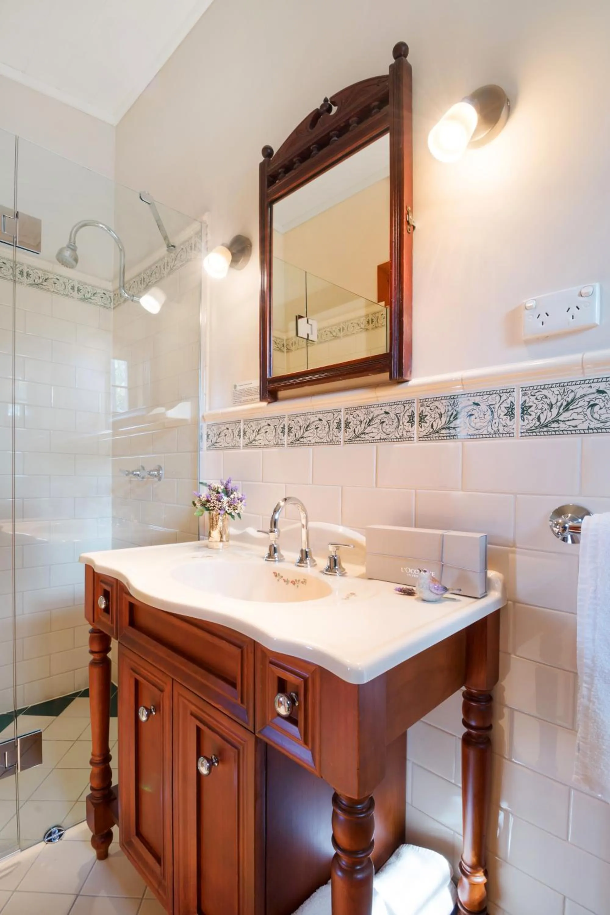 Bathroom in Stonewell Cottages and Vineyards