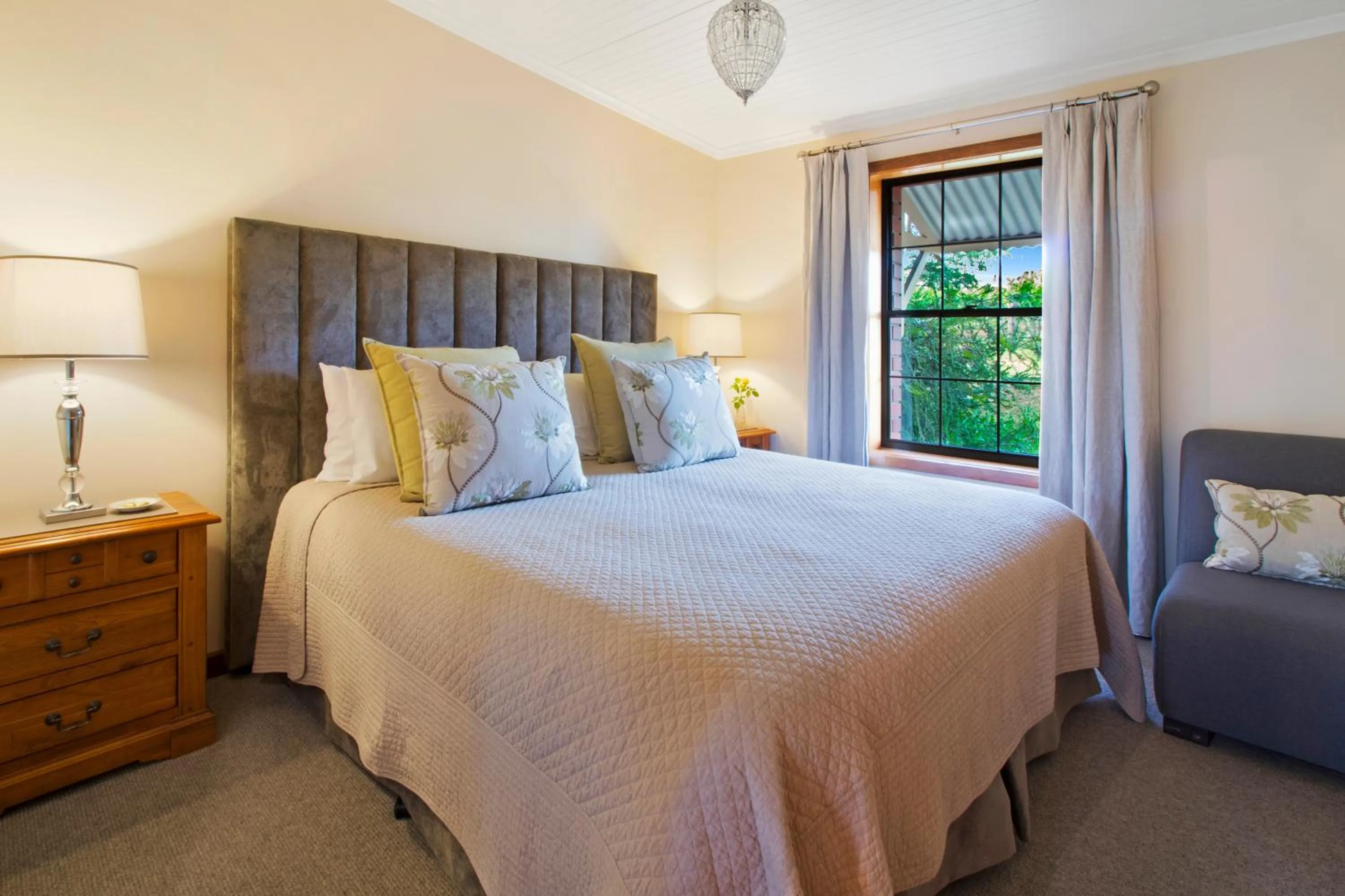 Bed in Stonewell Cottages and Vineyards