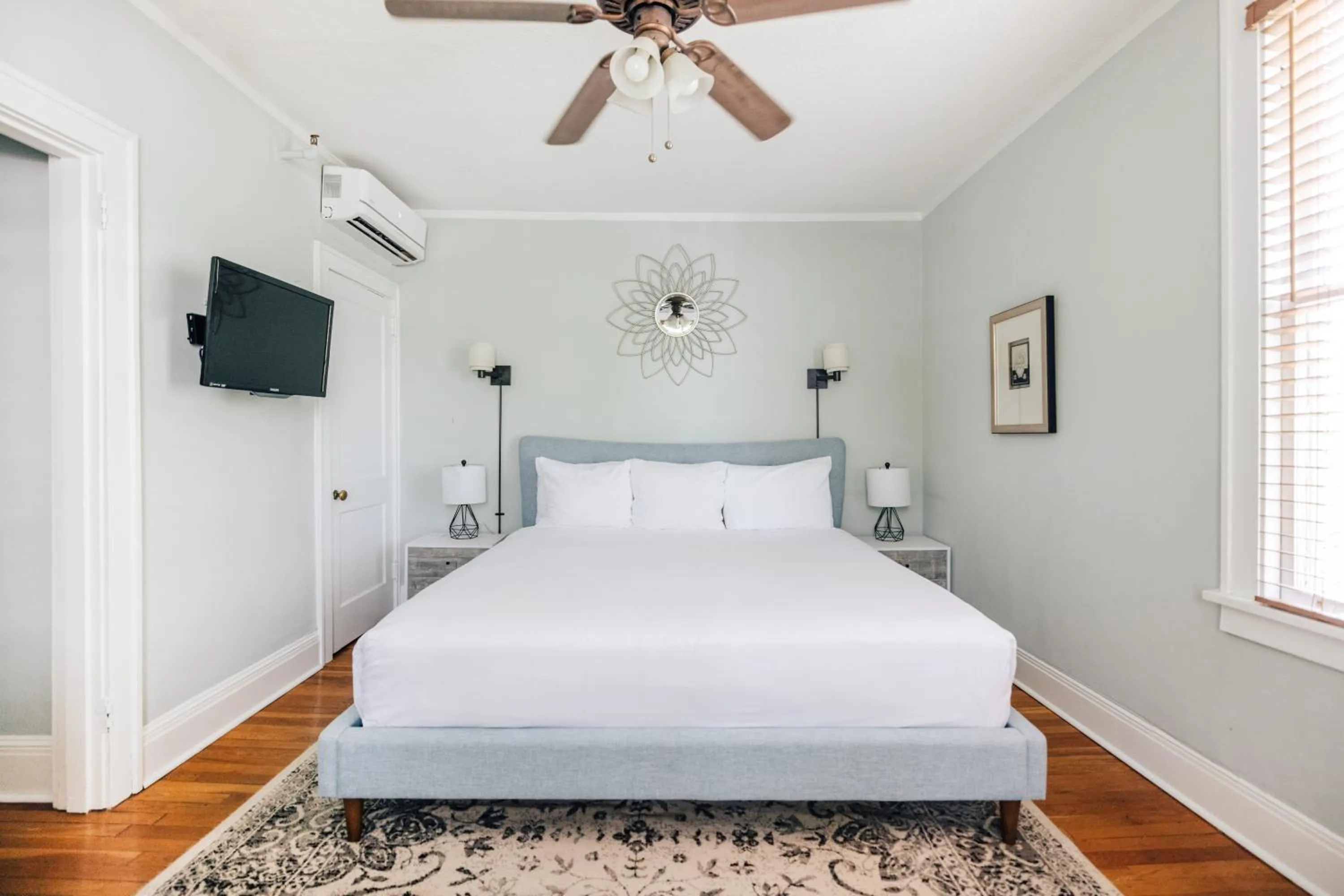 Bedroom, Bed in Princess Anne Boutique Hotel