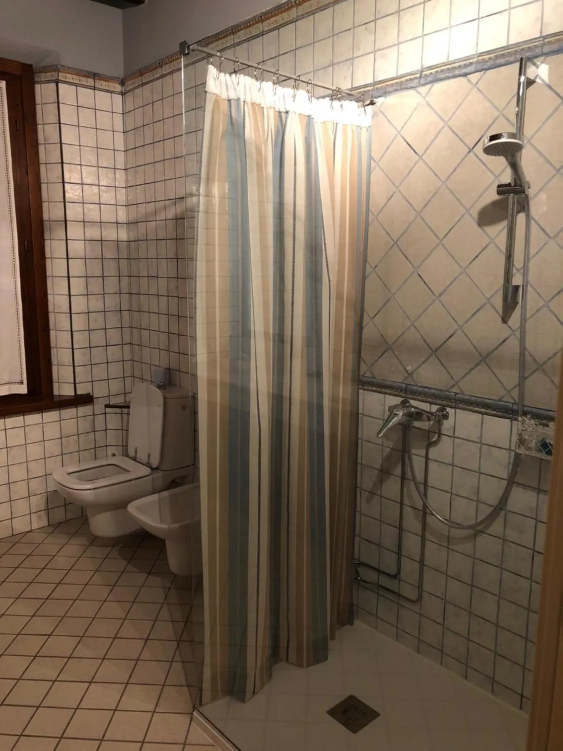 Bathroom in VIA D' ESTE 8