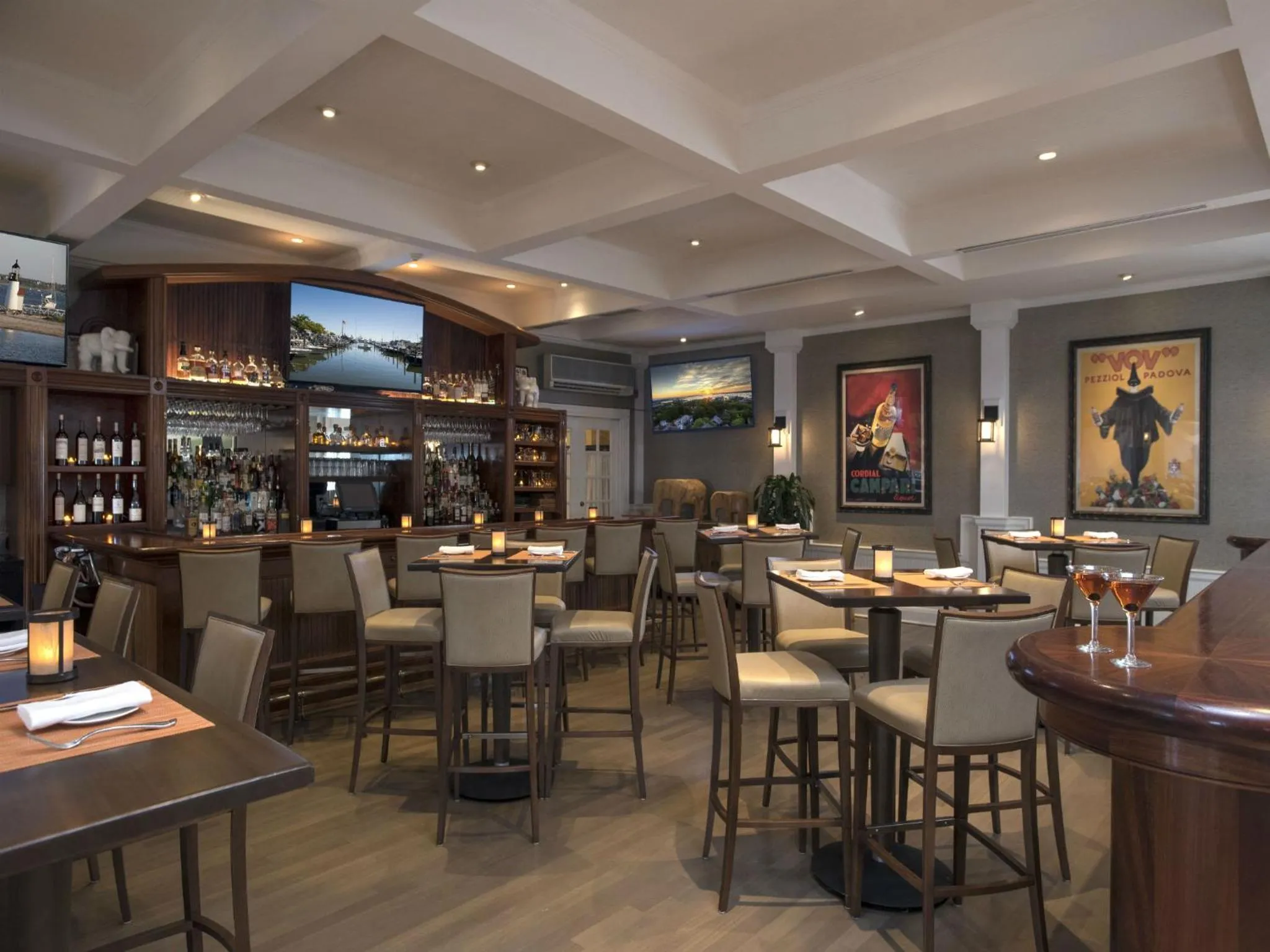 Food and drinks in White Elephant Hotel