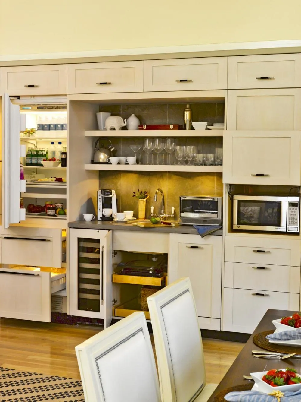 Kitchen or kitchenette in White Elephant Hotel