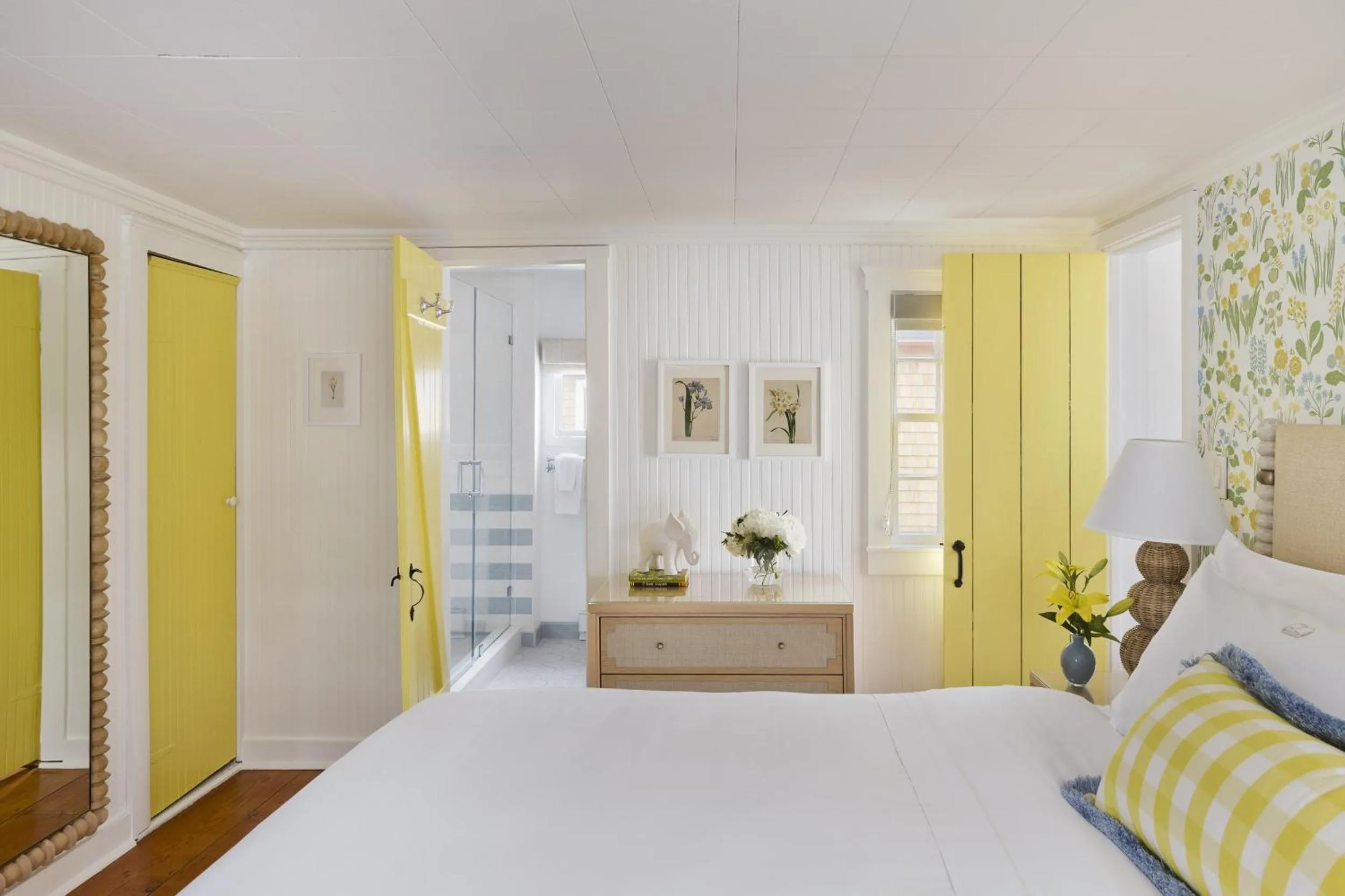 Bedroom, Bed in White Elephant Hotel