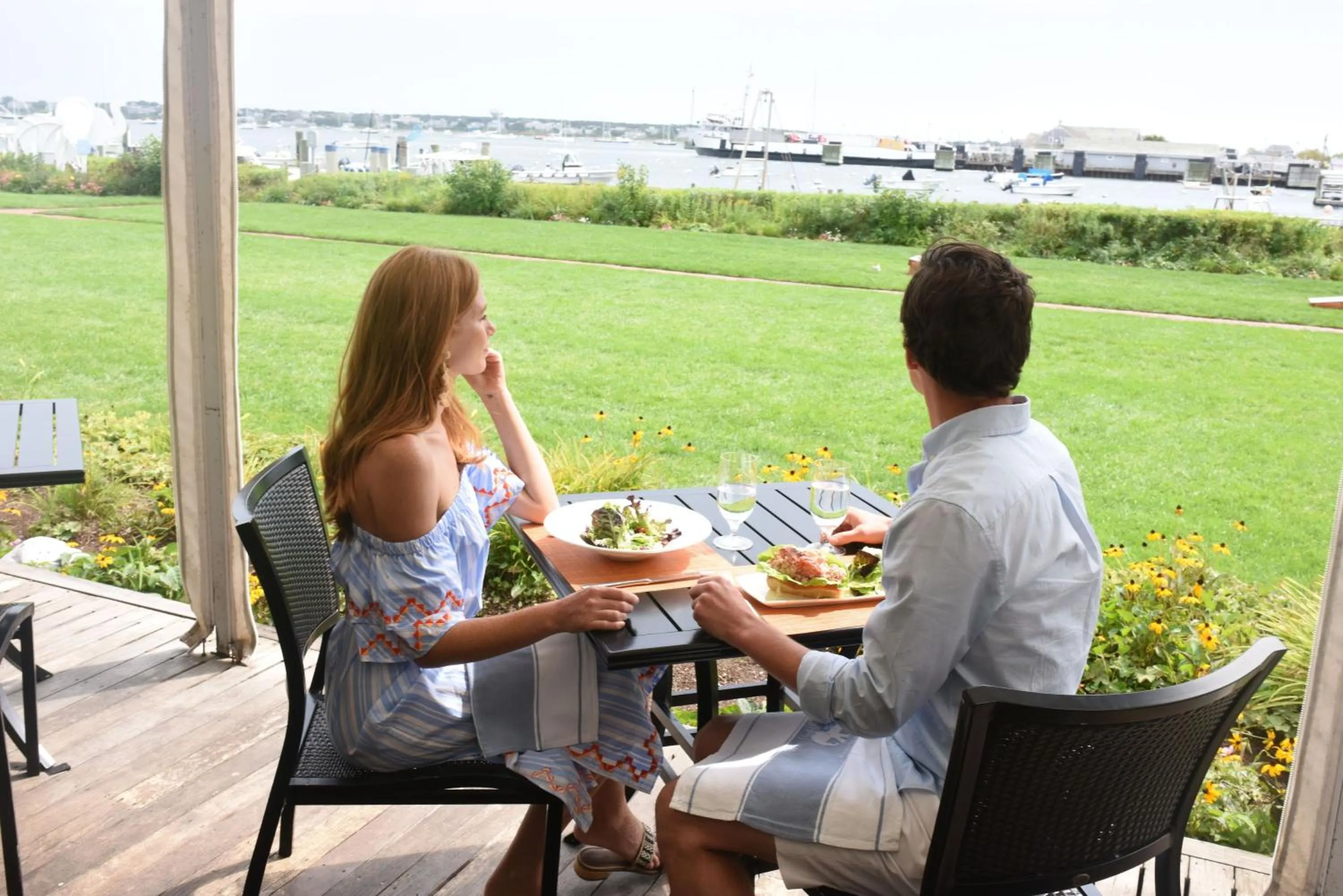 Restaurant/places to eat in White Elephant Hotel