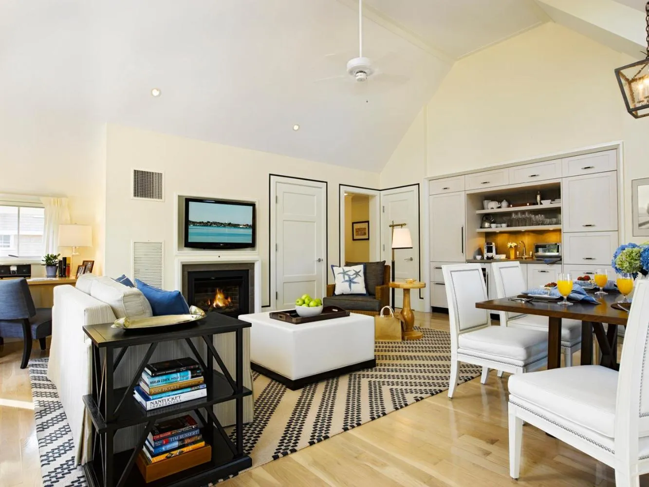 Living room in White Elephant Hotel