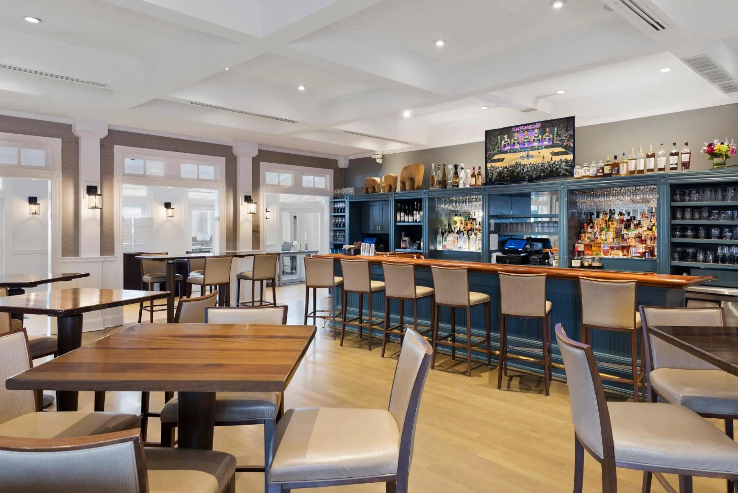 Restaurant/places to eat in White Elephant Hotel