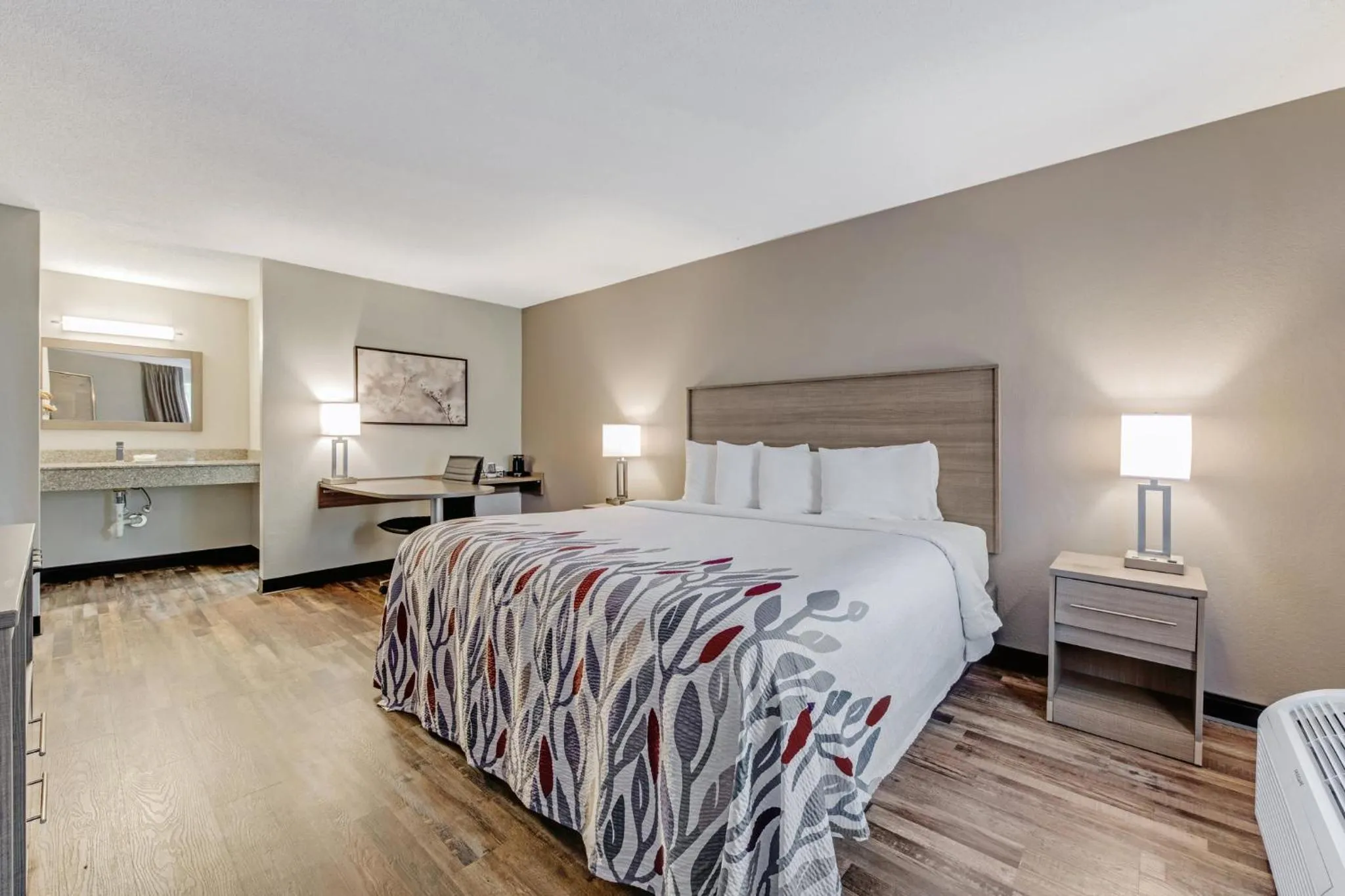 Photo of the whole room, Bed in Red Roof Inn & Suites Wilkesboro