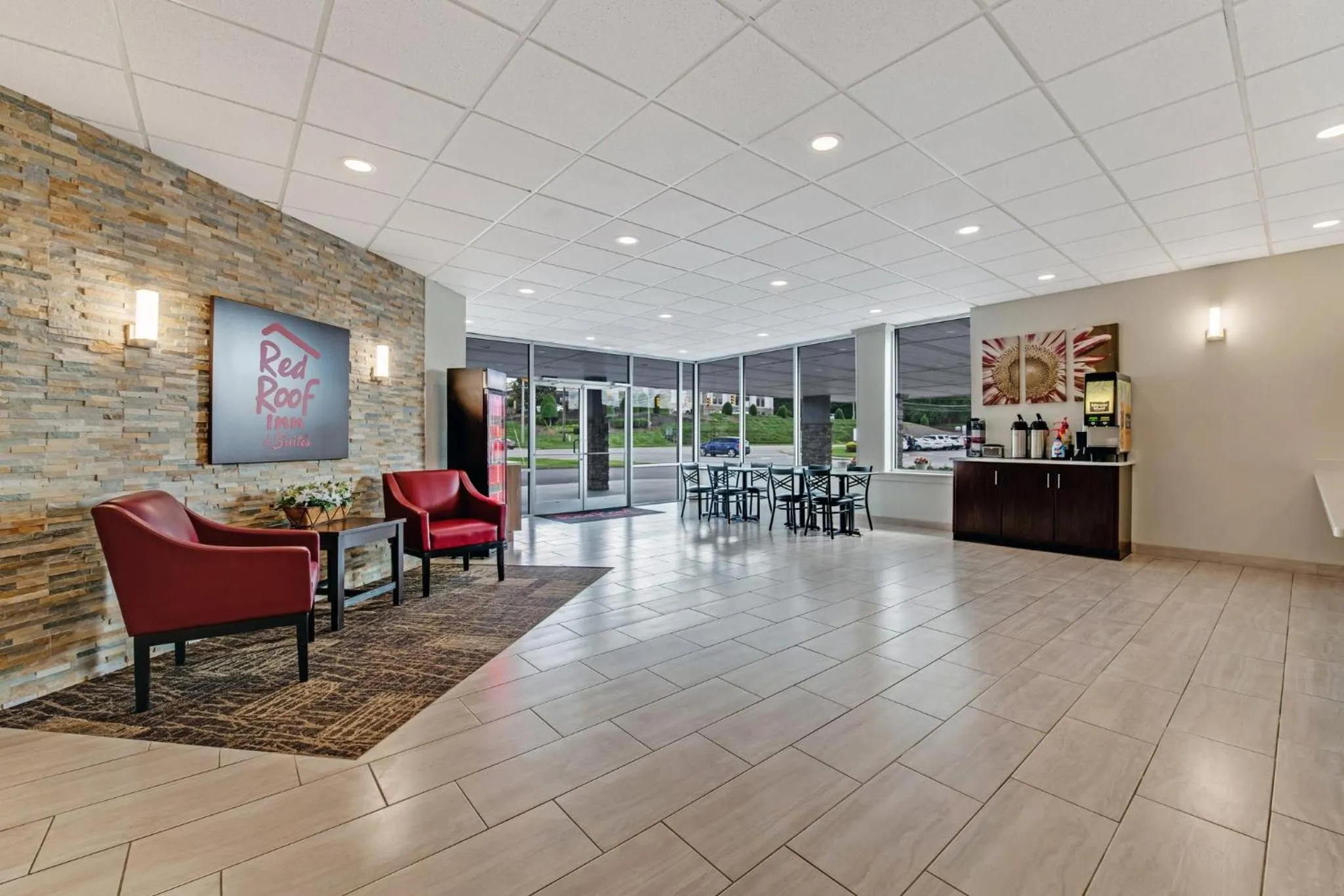 Lobby or reception in Red Roof Inn & Suites Wilkesboro