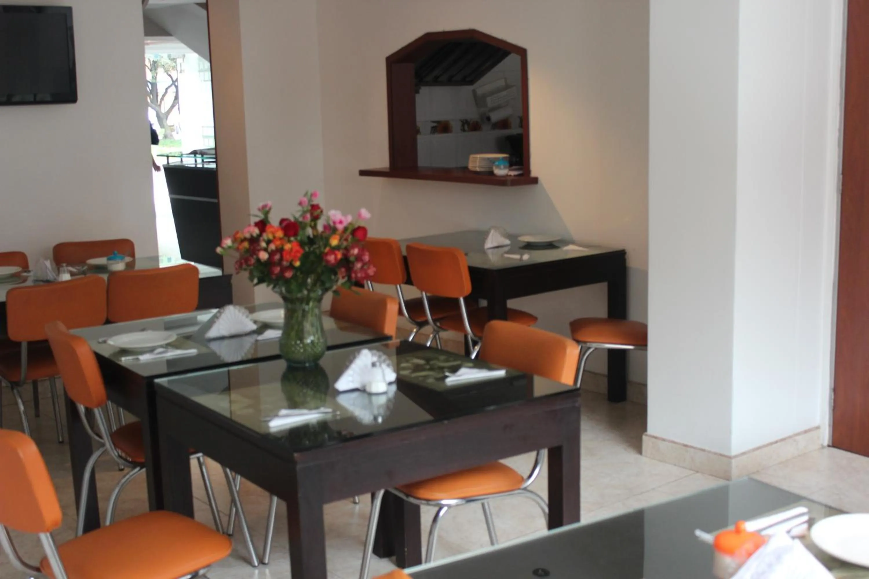 Restaurant/places to eat in Hotel Real Estación