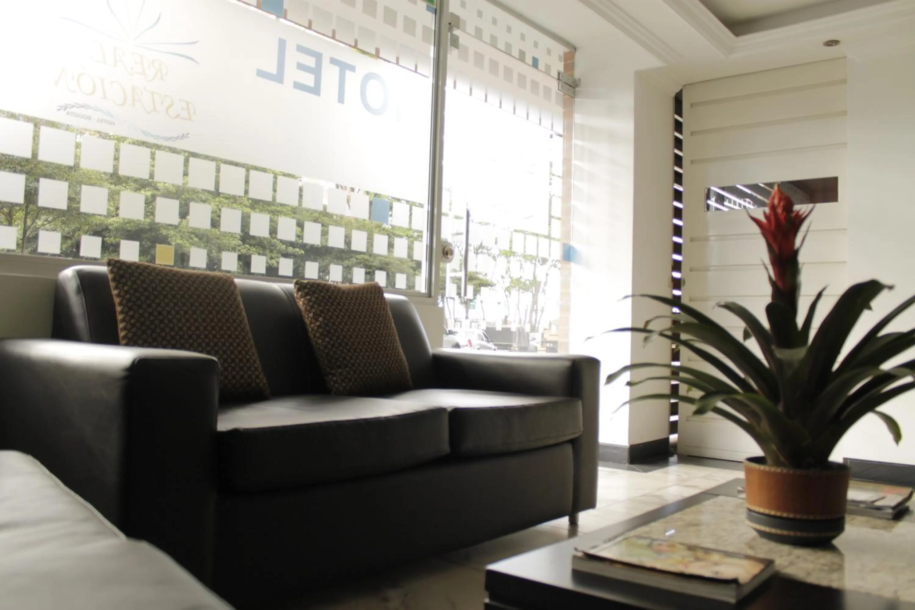 Lobby or reception in Hotel Real Estación