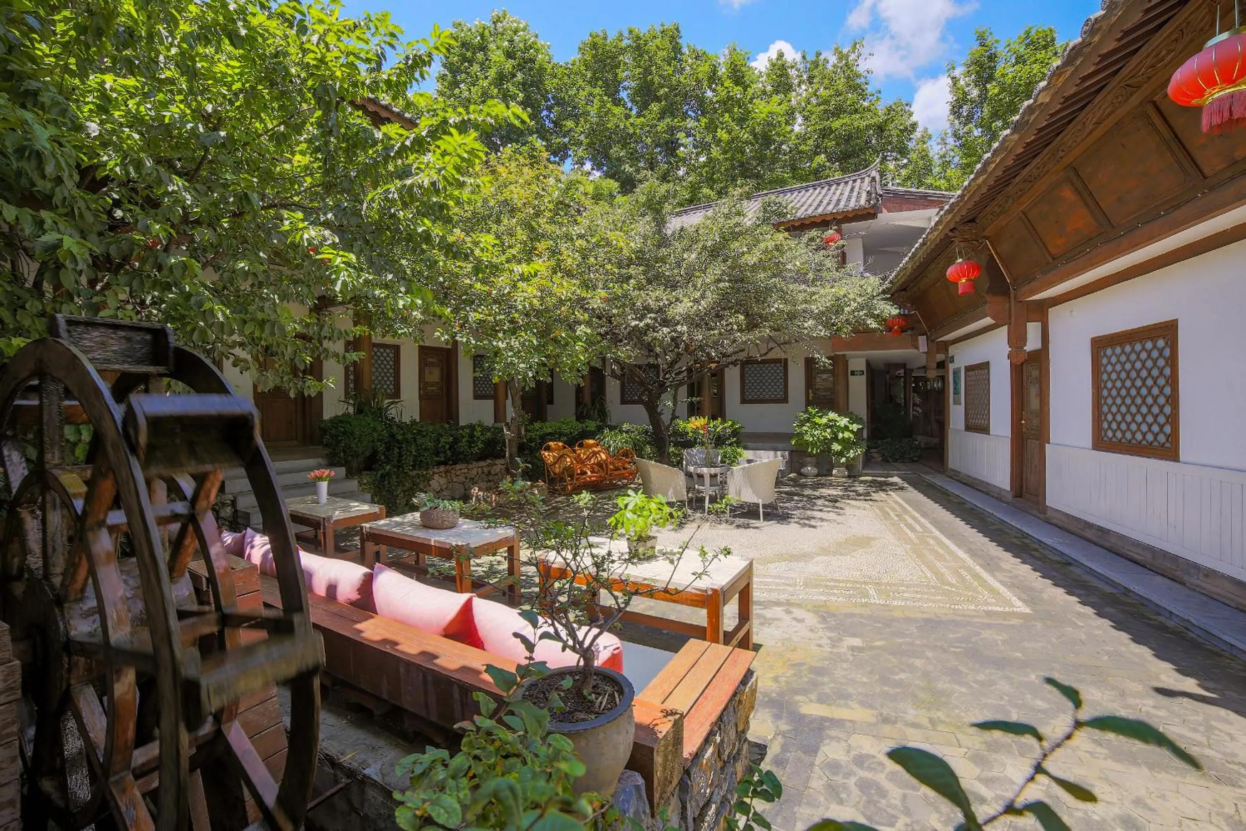 Garden view in Lijiang Merry Inn